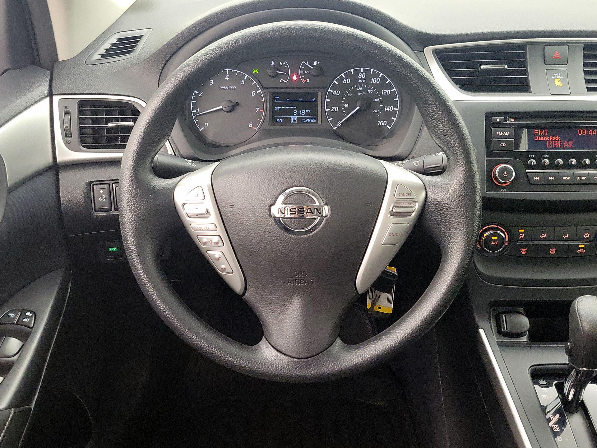 Thumbnail: 2016 Nissan Sentra - 10