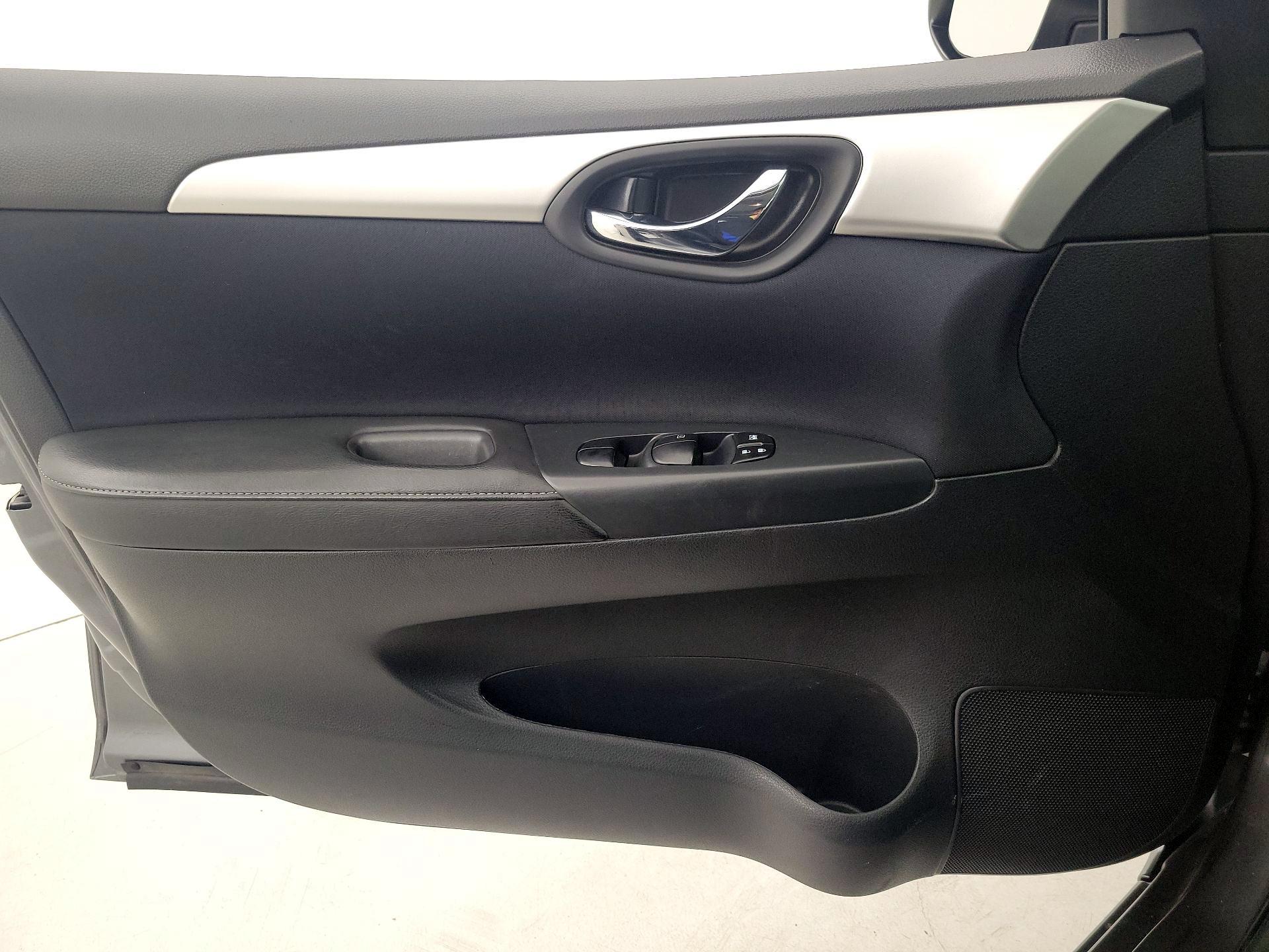 Thumbnail: 2016 Nissan Sentra - 12