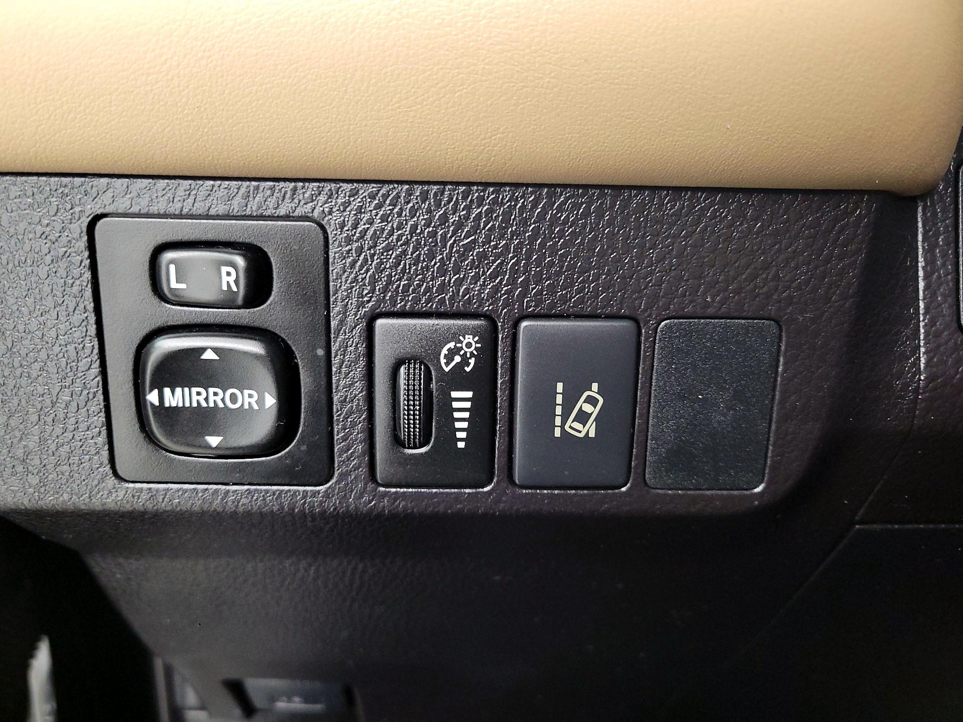 Thumbnail: 2018 Toyota RAV4 - 13