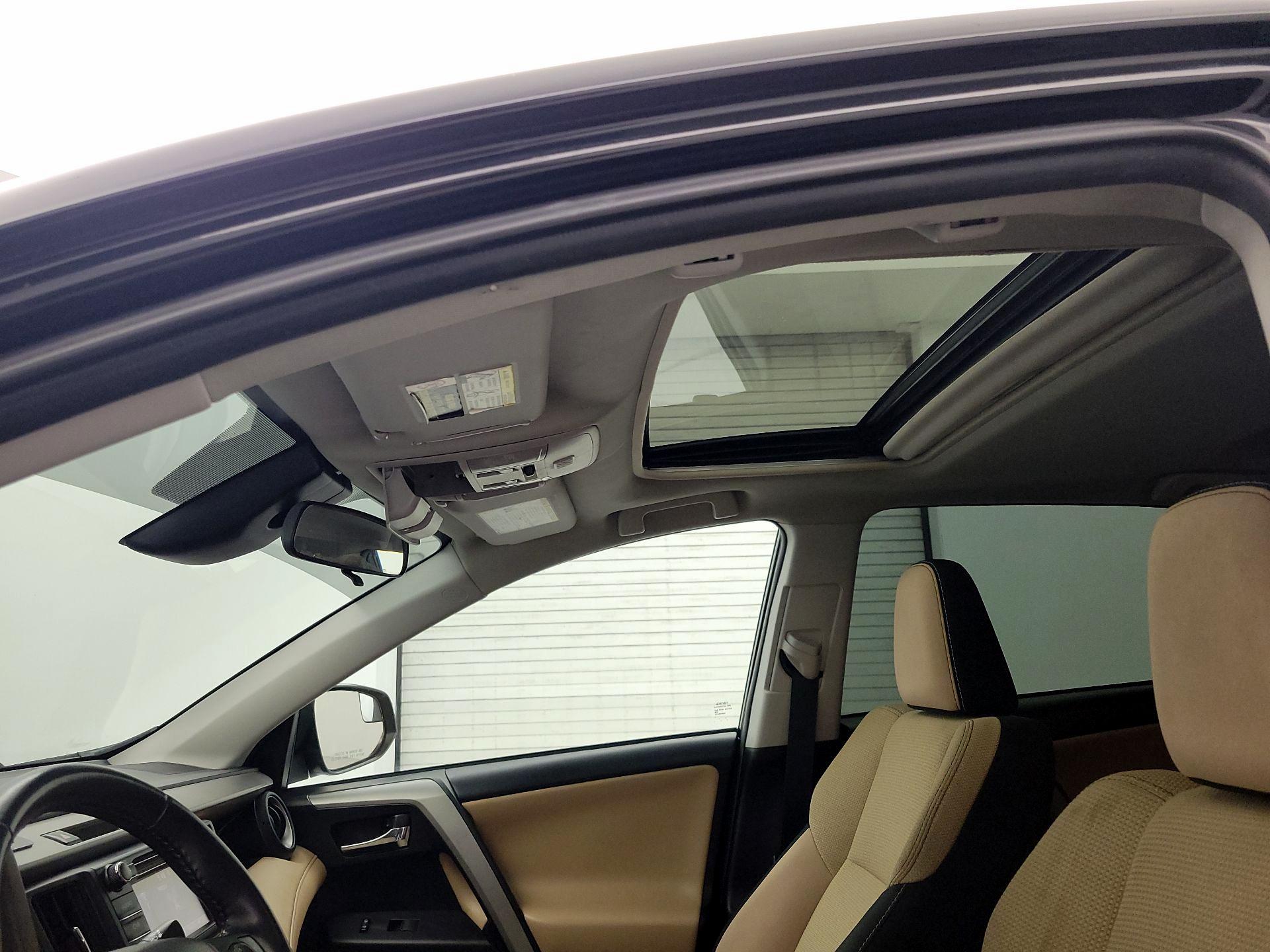 Thumbnail: 2018 Toyota RAV4 - 19