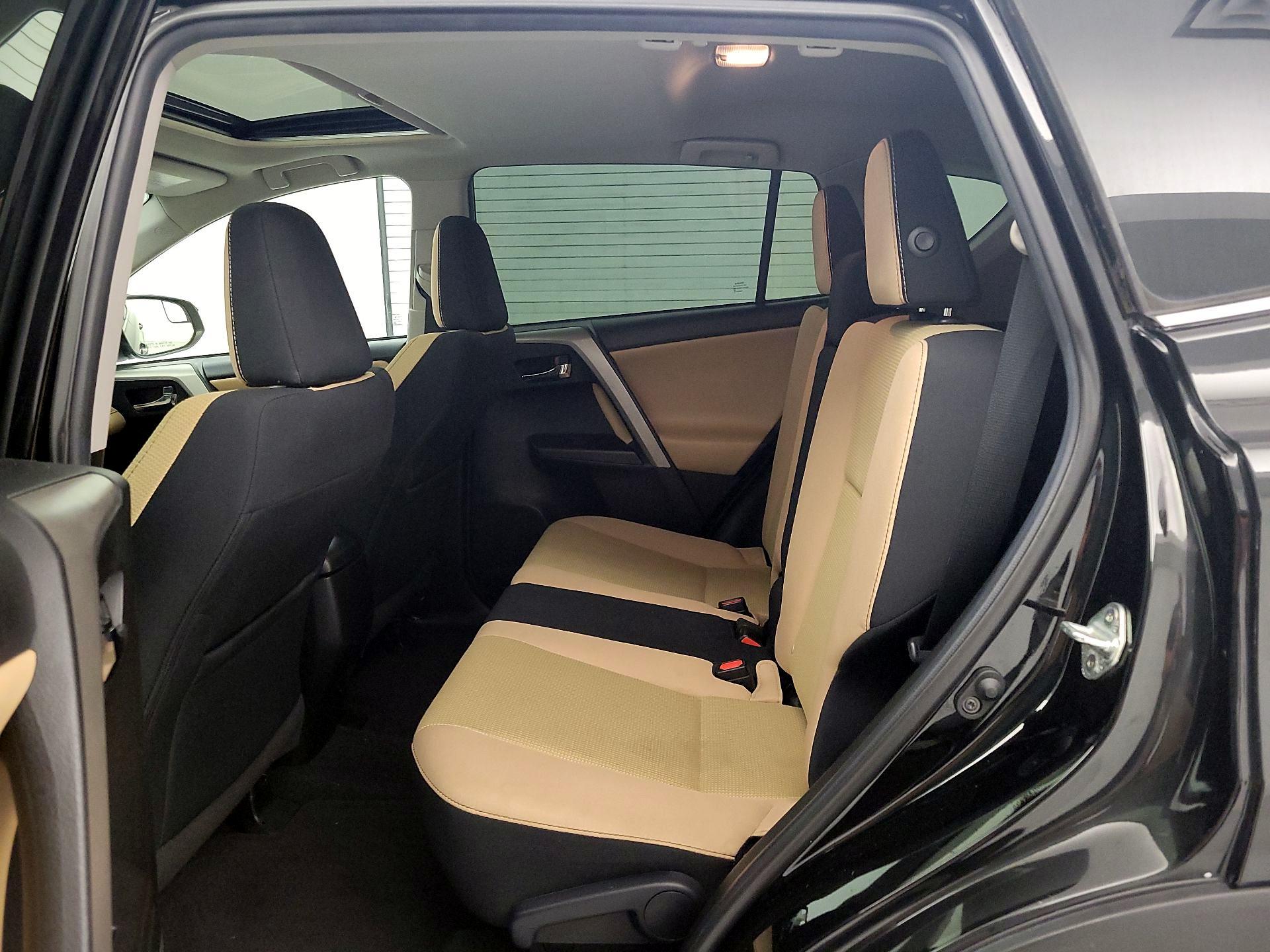 Thumbnail: 2018 Toyota RAV4 - 20