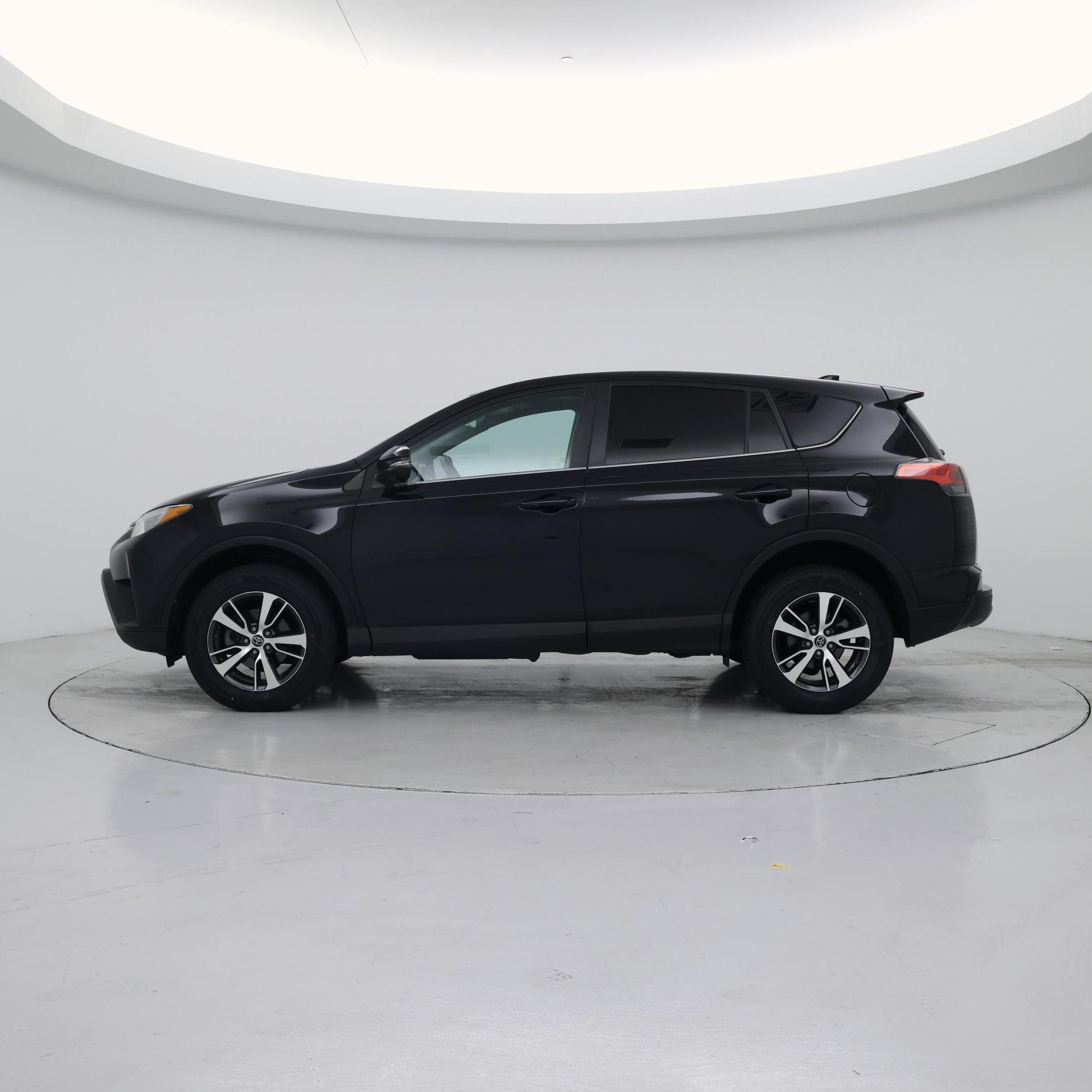Thumbnail: 2018 Toyota RAV4 - 3