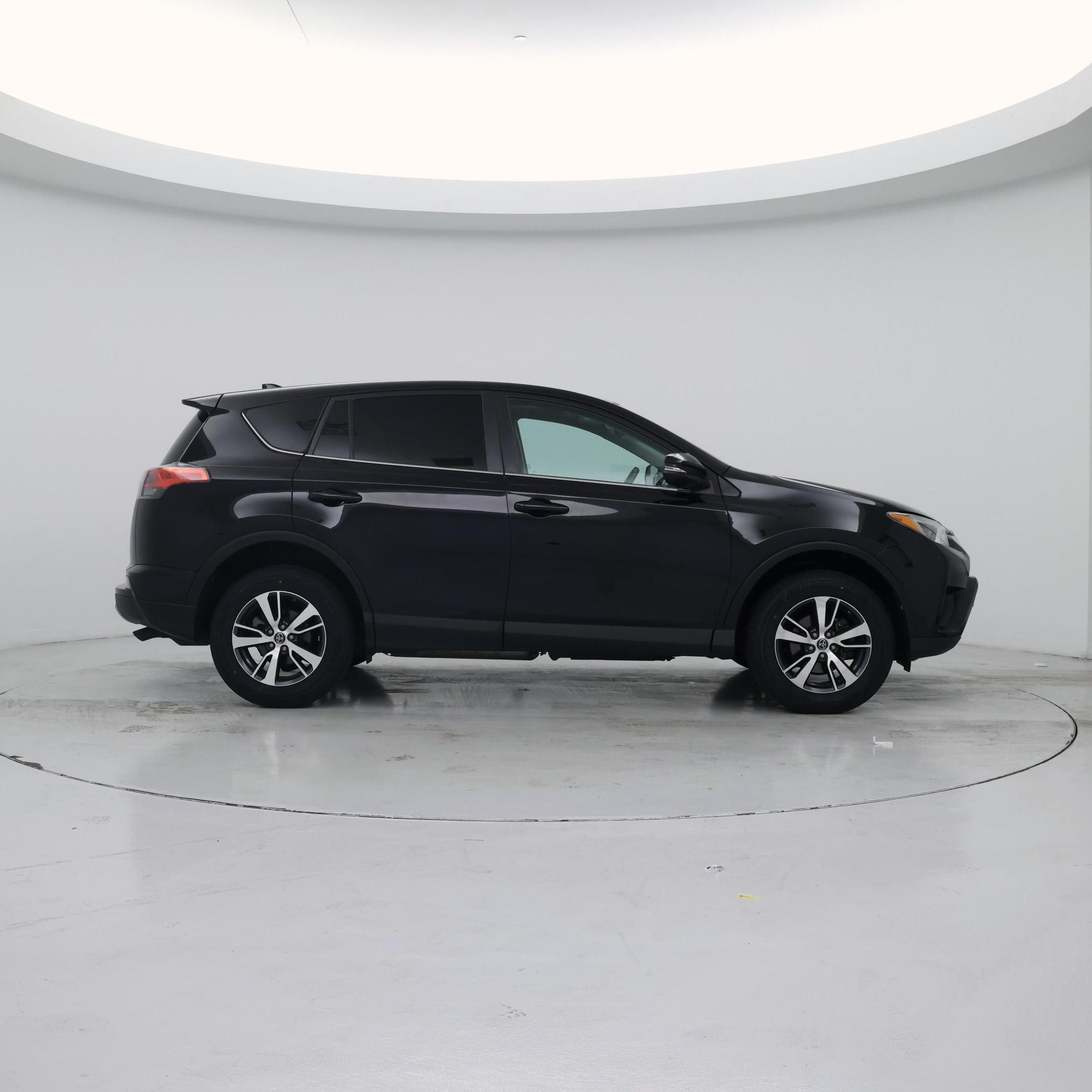 Thumbnail: 2018 Toyota RAV4 - 7