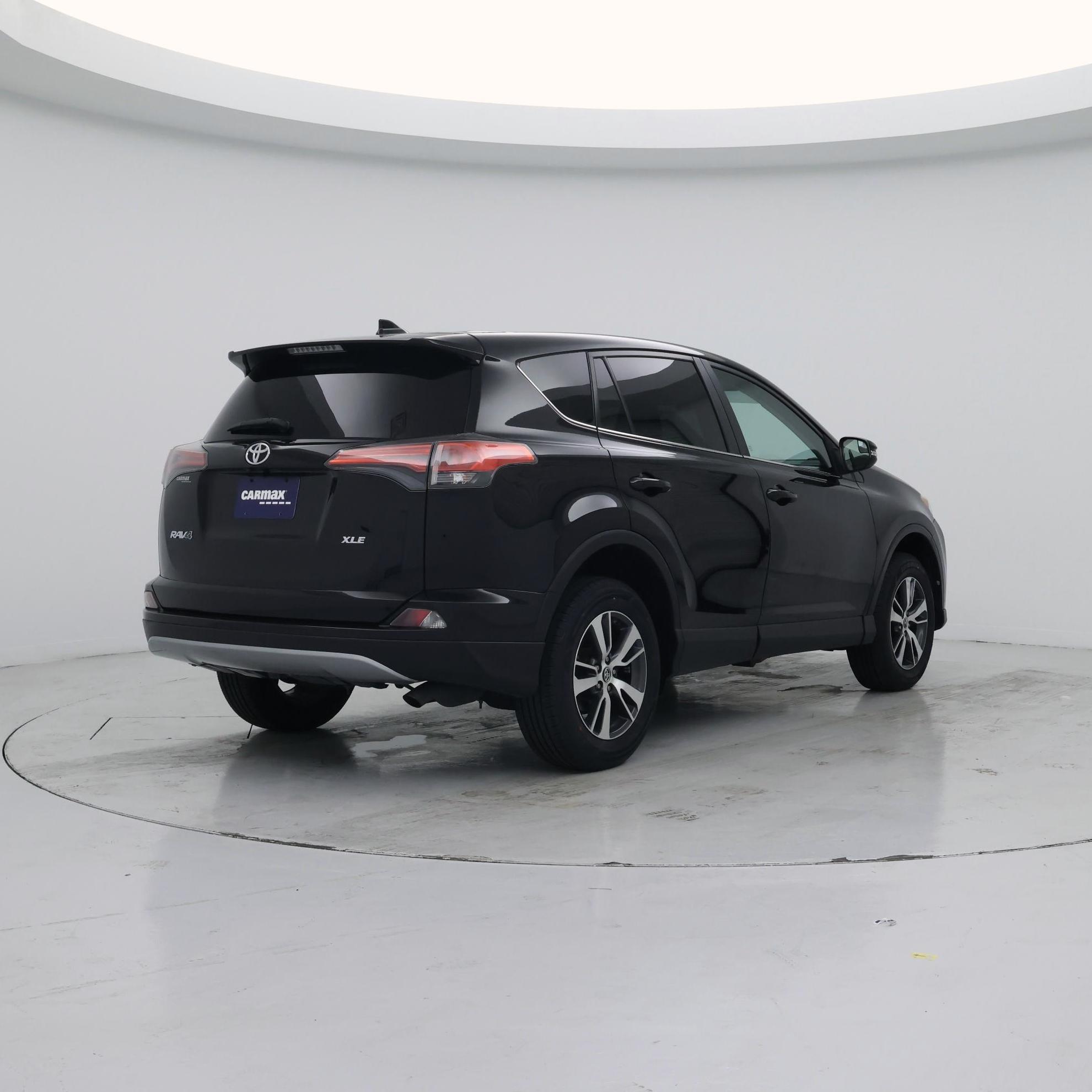 Thumbnail: 2018 Toyota RAV4 - 8