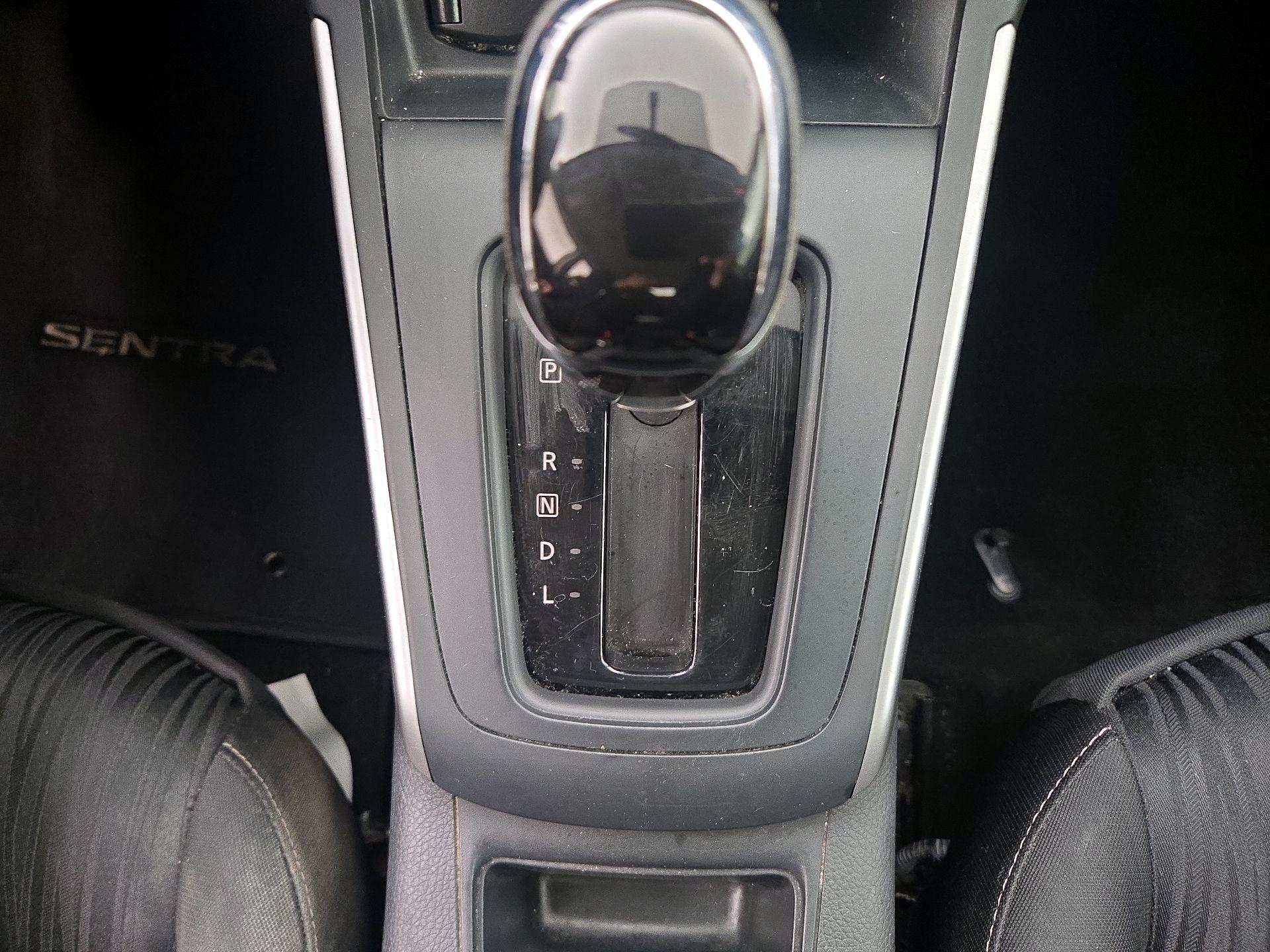 Thumbnail: 2017 Nissan Sentra - 17