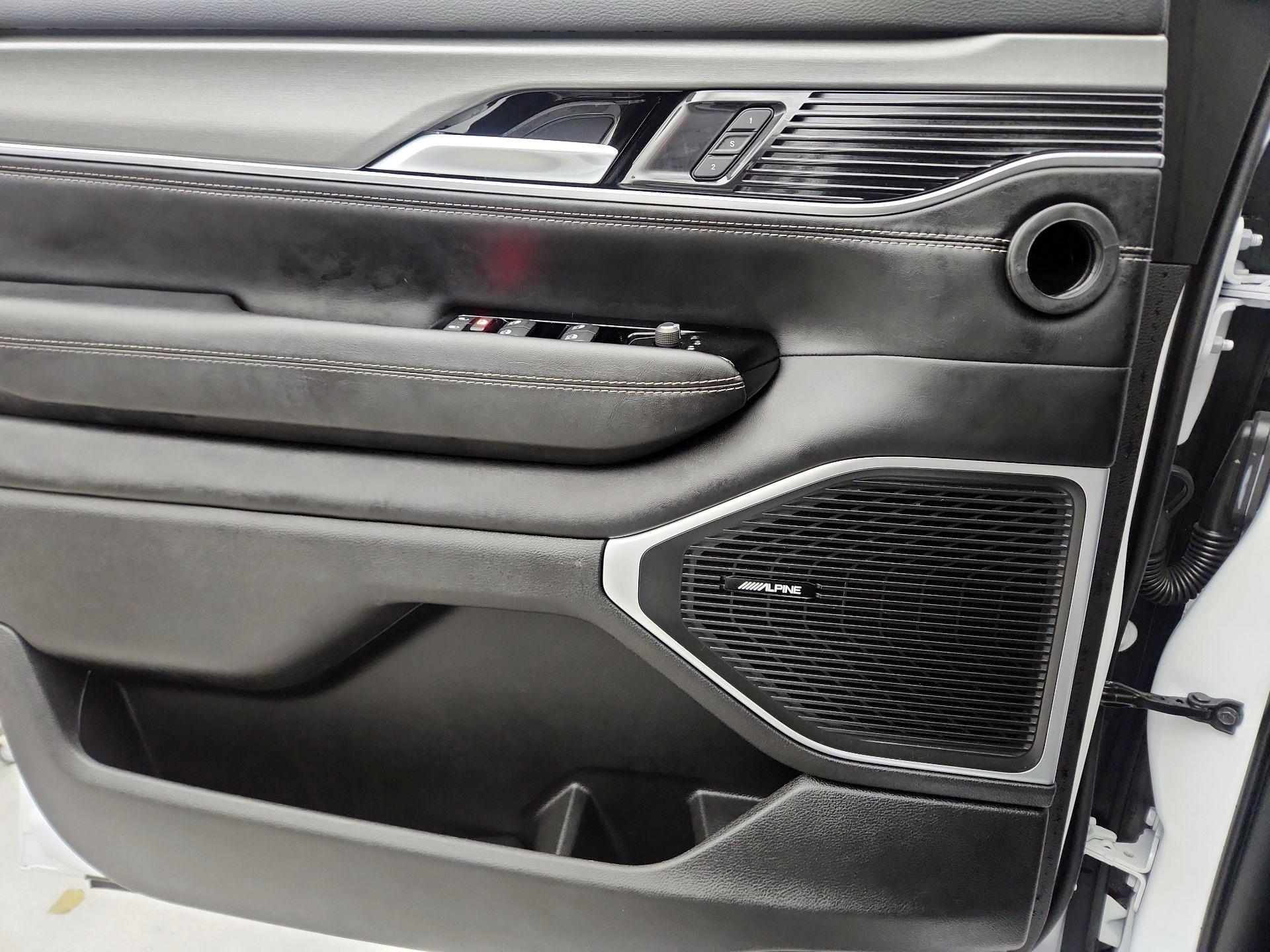 Thumbnail: 2024 Jeep Wagoneer - 12