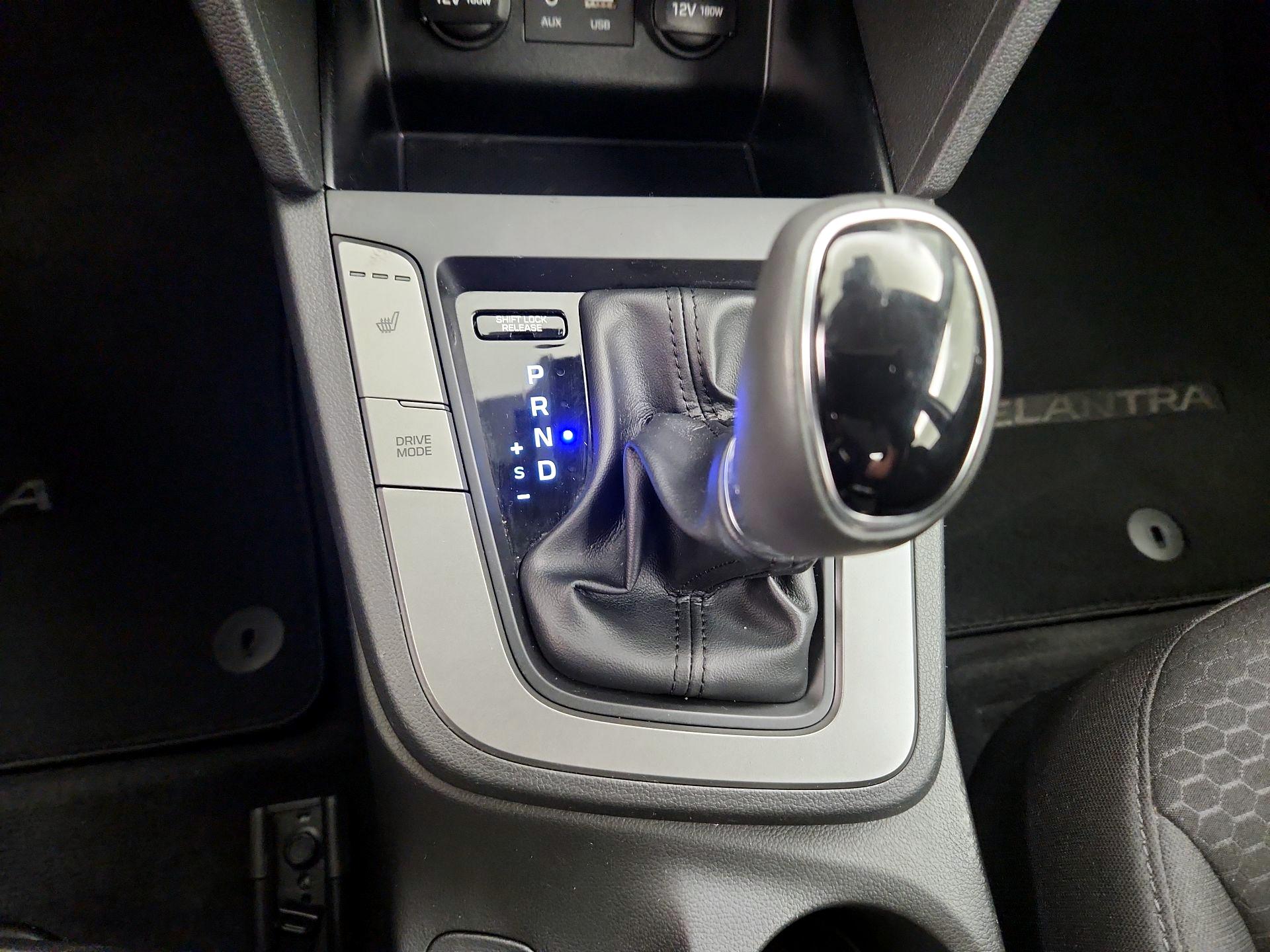 Thumbnail: 2020 Hyundai Elantra - 17