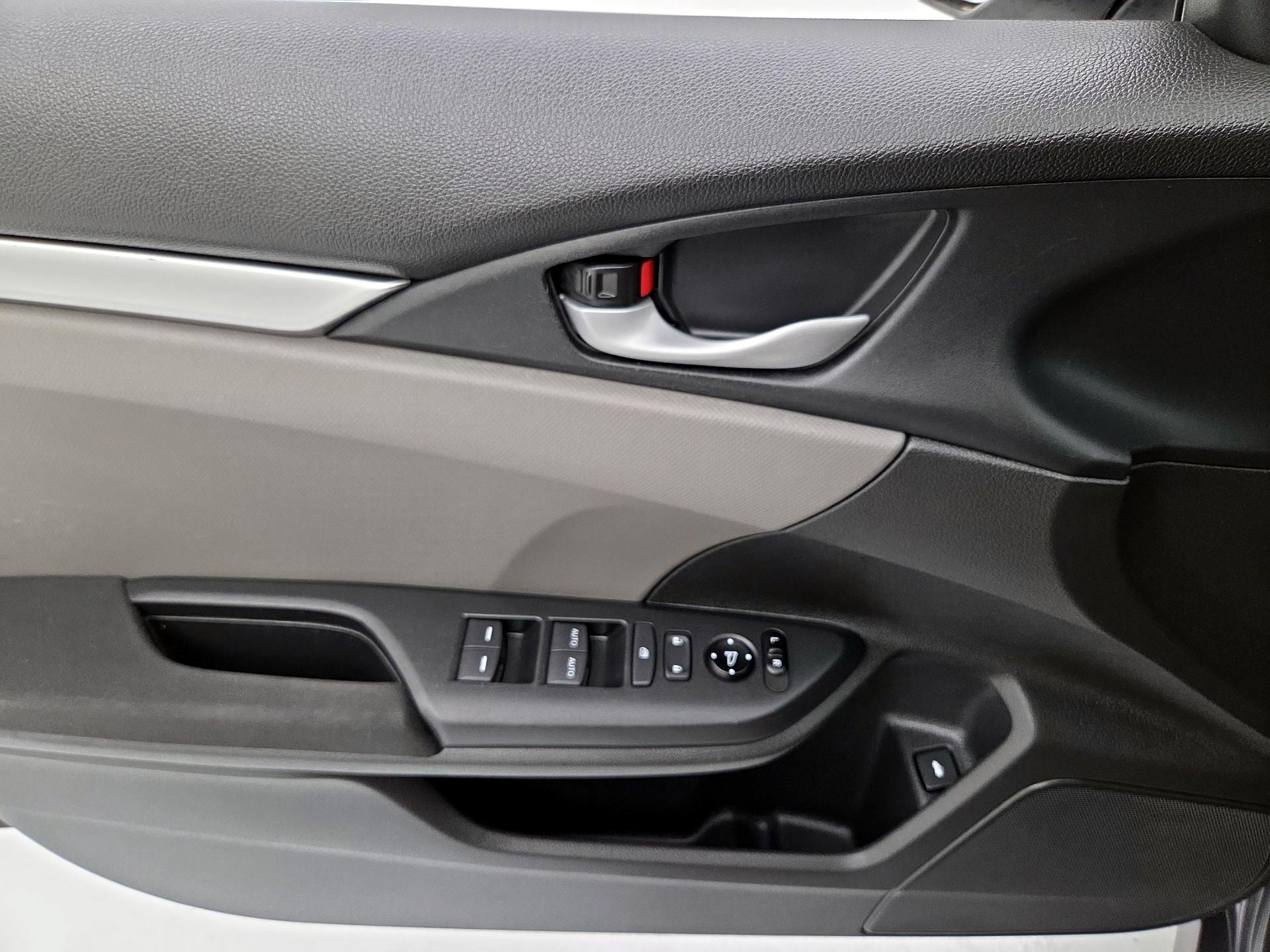 Thumbnail: 2016 Honda Civic - 12