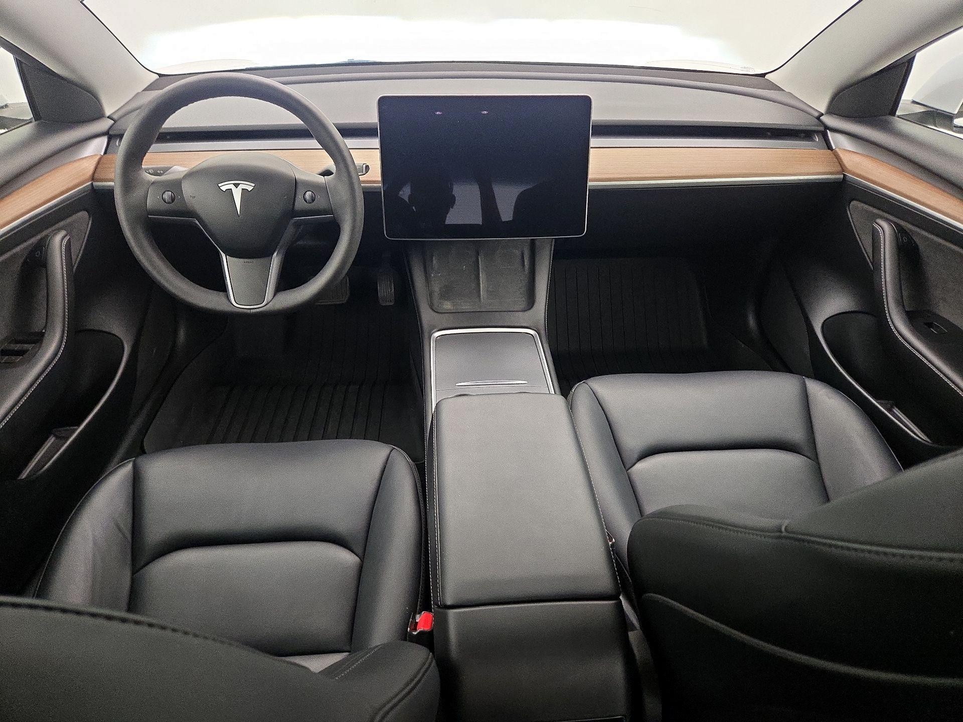 Thumbnail: 2023 Tesla Model 3 - 9