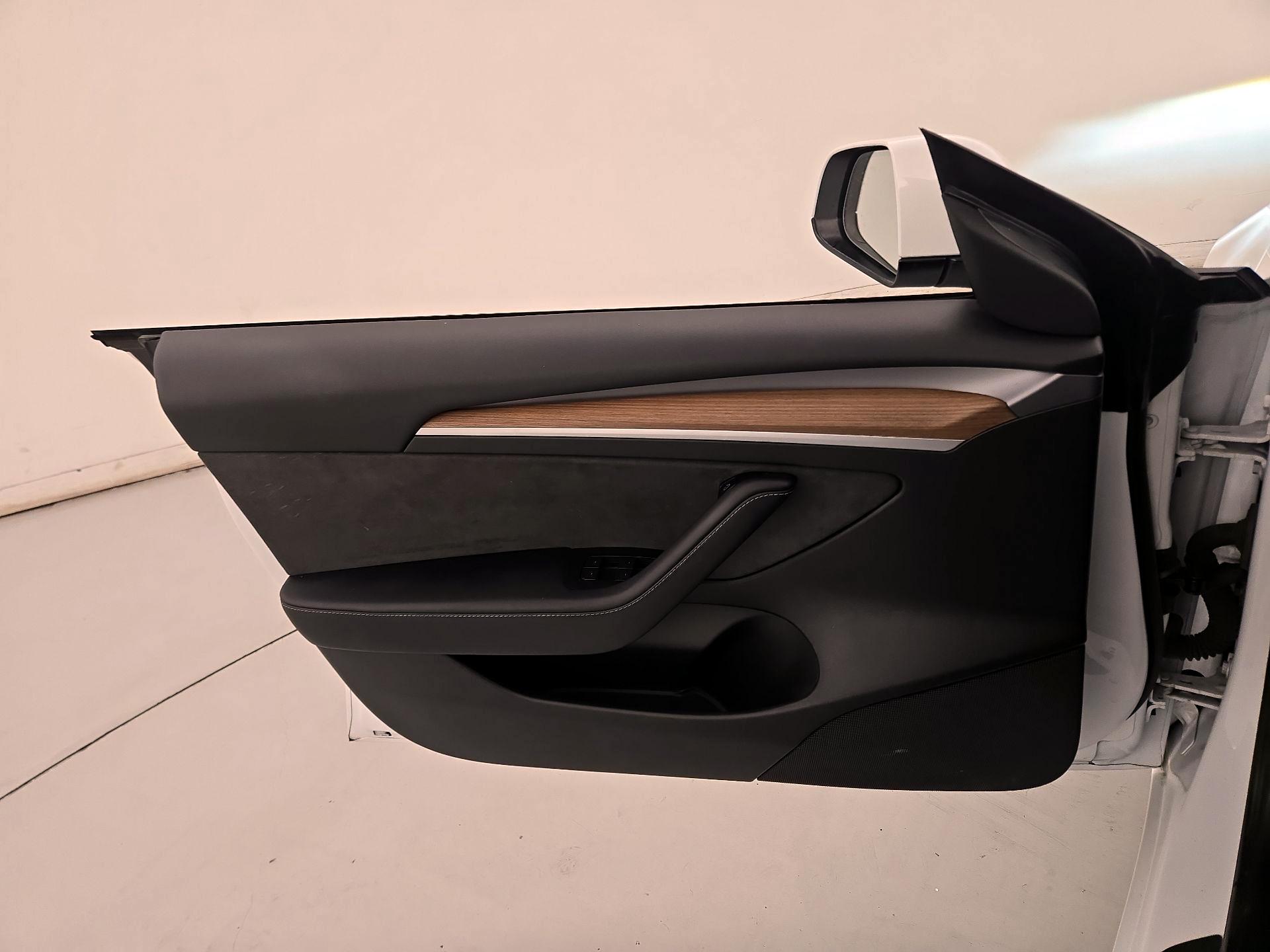 Thumbnail: 2023 Tesla Model 3 - 12