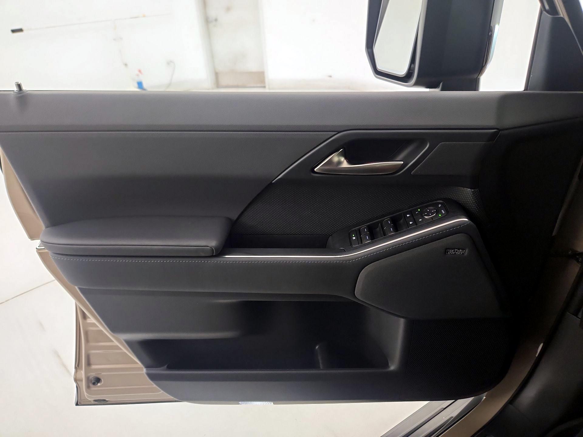 Thumbnail: 2024 Lexus GX - 12