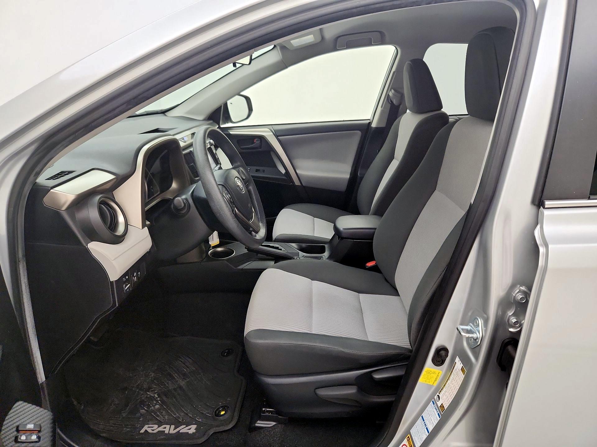Thumbnail: 2015 Toyota RAV4 - 11