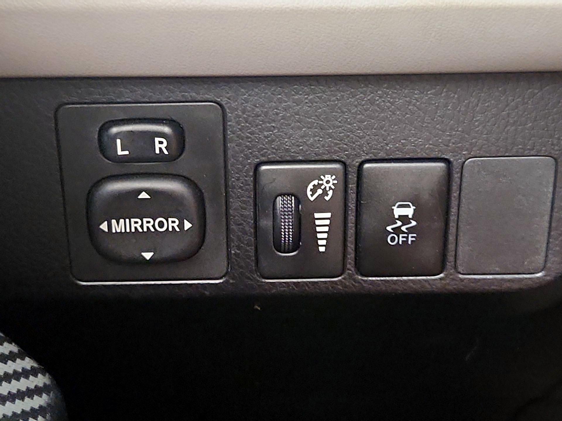 Thumbnail: 2015 Toyota RAV4 - 13