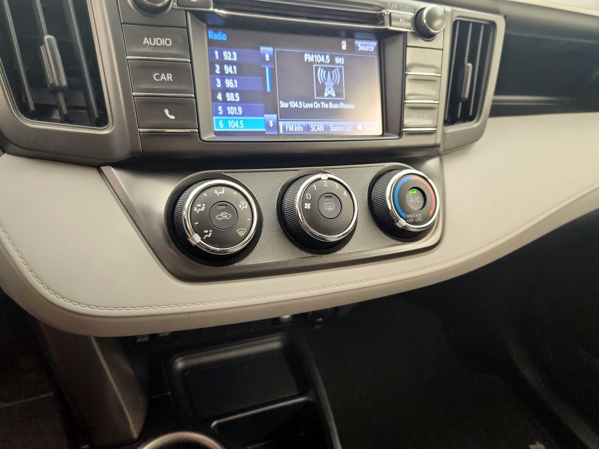 Thumbnail: 2015 Toyota RAV4 - 16