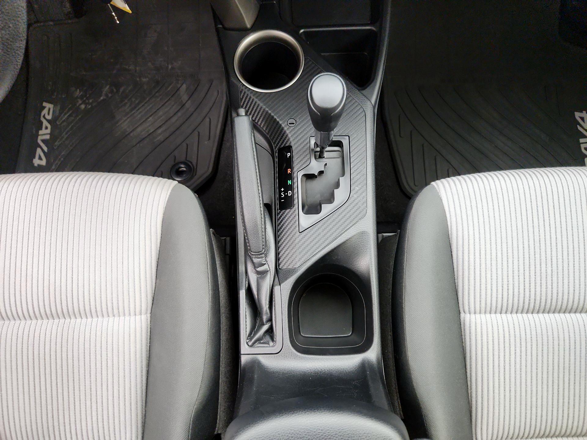 Thumbnail: 2015 Toyota RAV4 - 17