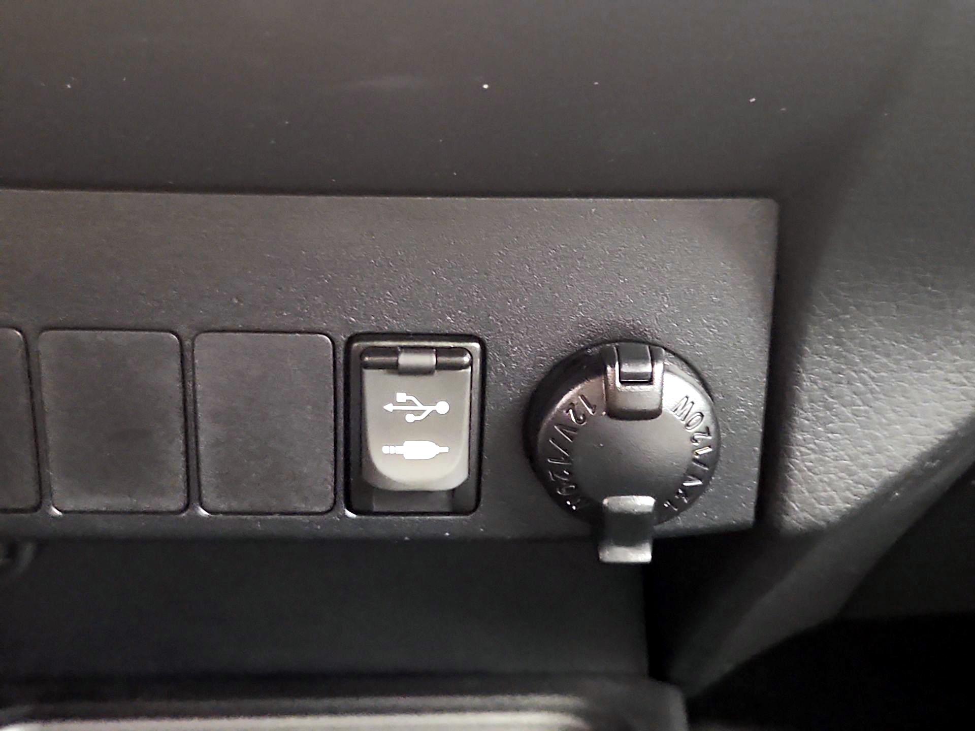 Thumbnail: 2015 Toyota RAV4 - 18
