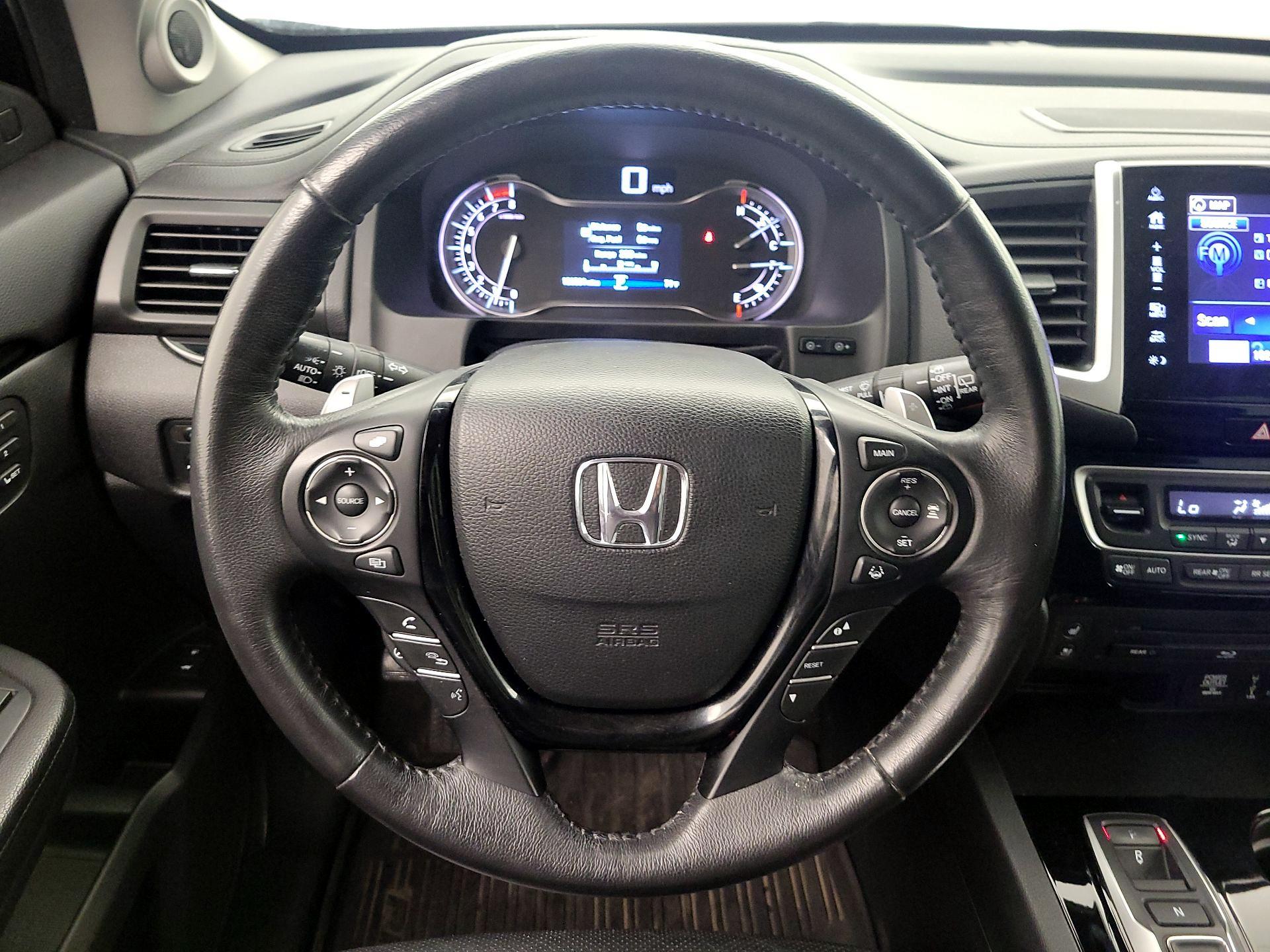 Thumbnail: 2017 Honda Pilot - 10