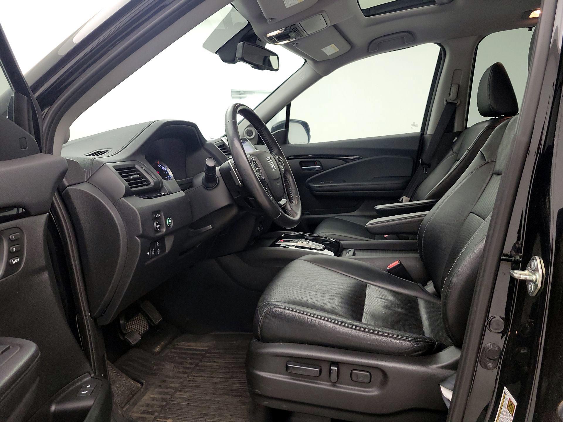 Thumbnail: 2017 Honda Pilot - 11