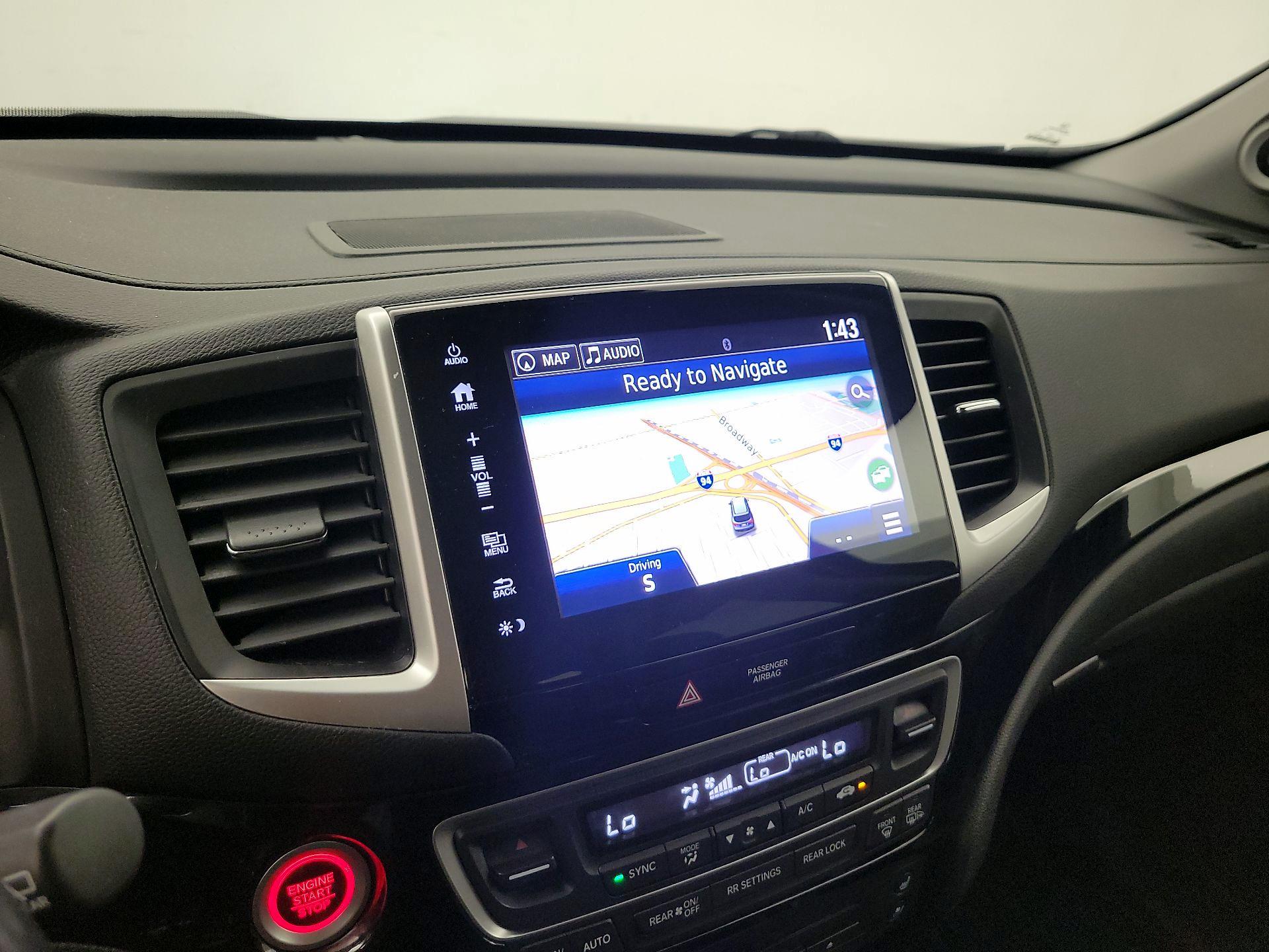 Thumbnail: 2017 Honda Pilot - 14