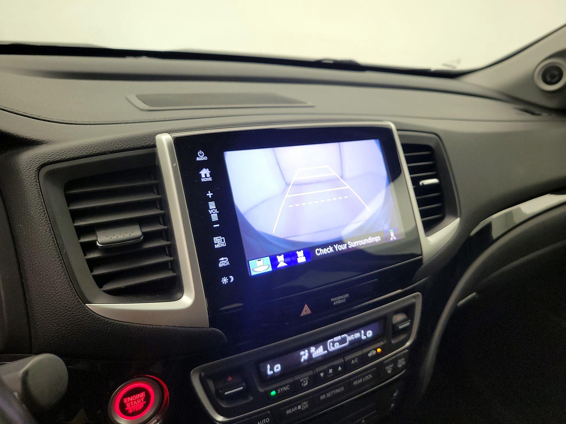 Thumbnail: 2017 Honda Pilot - 15