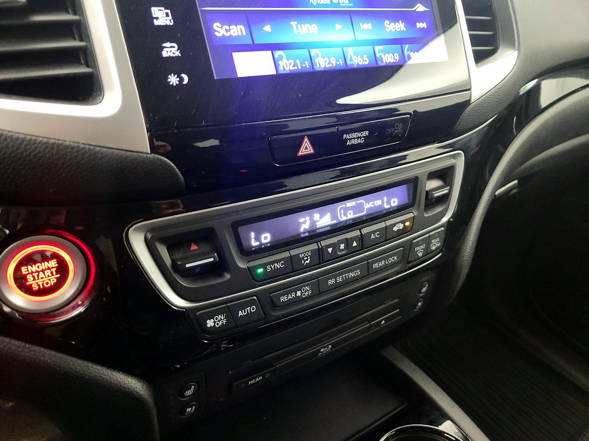 Thumbnail: 2017 Honda Pilot - 17