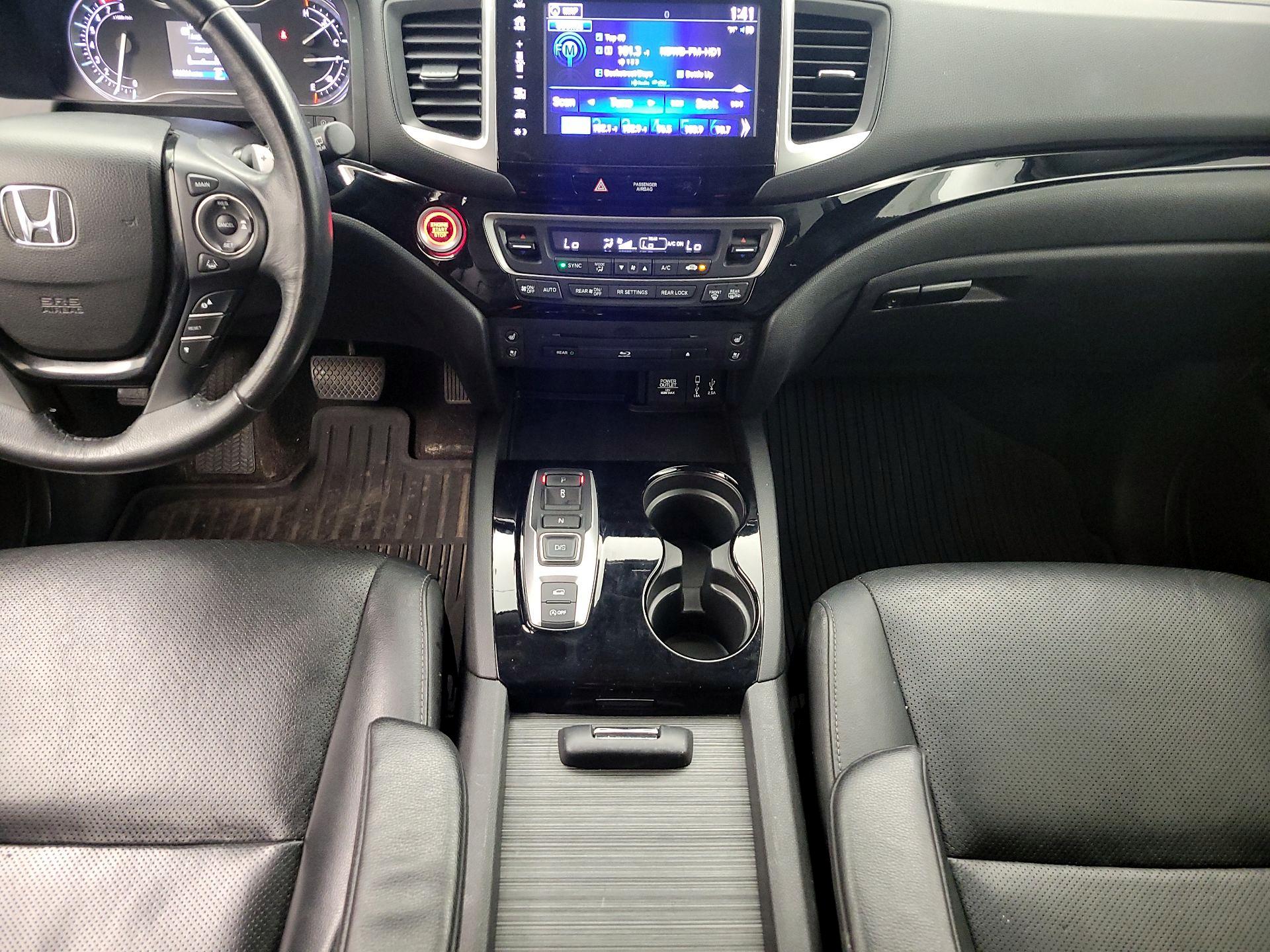 Thumbnail: 2017 Honda Pilot - 18