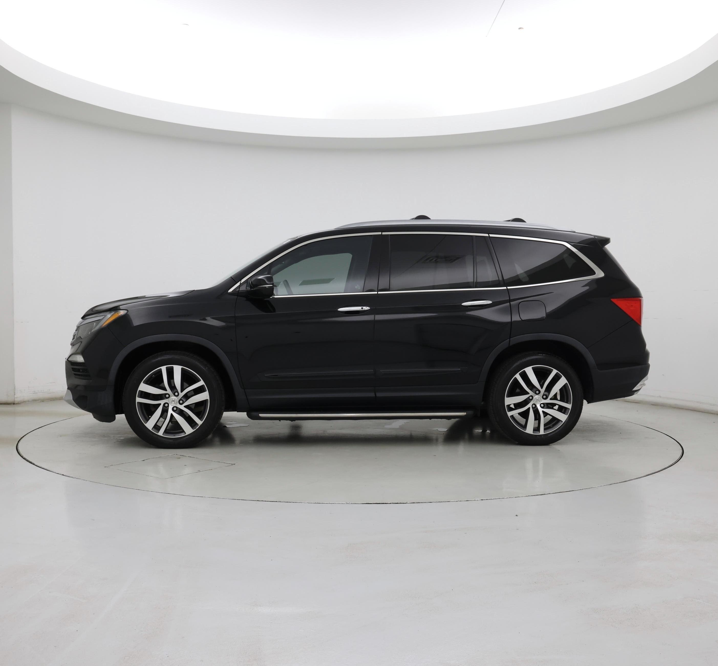 Thumbnail: 2017 Honda Pilot - 3