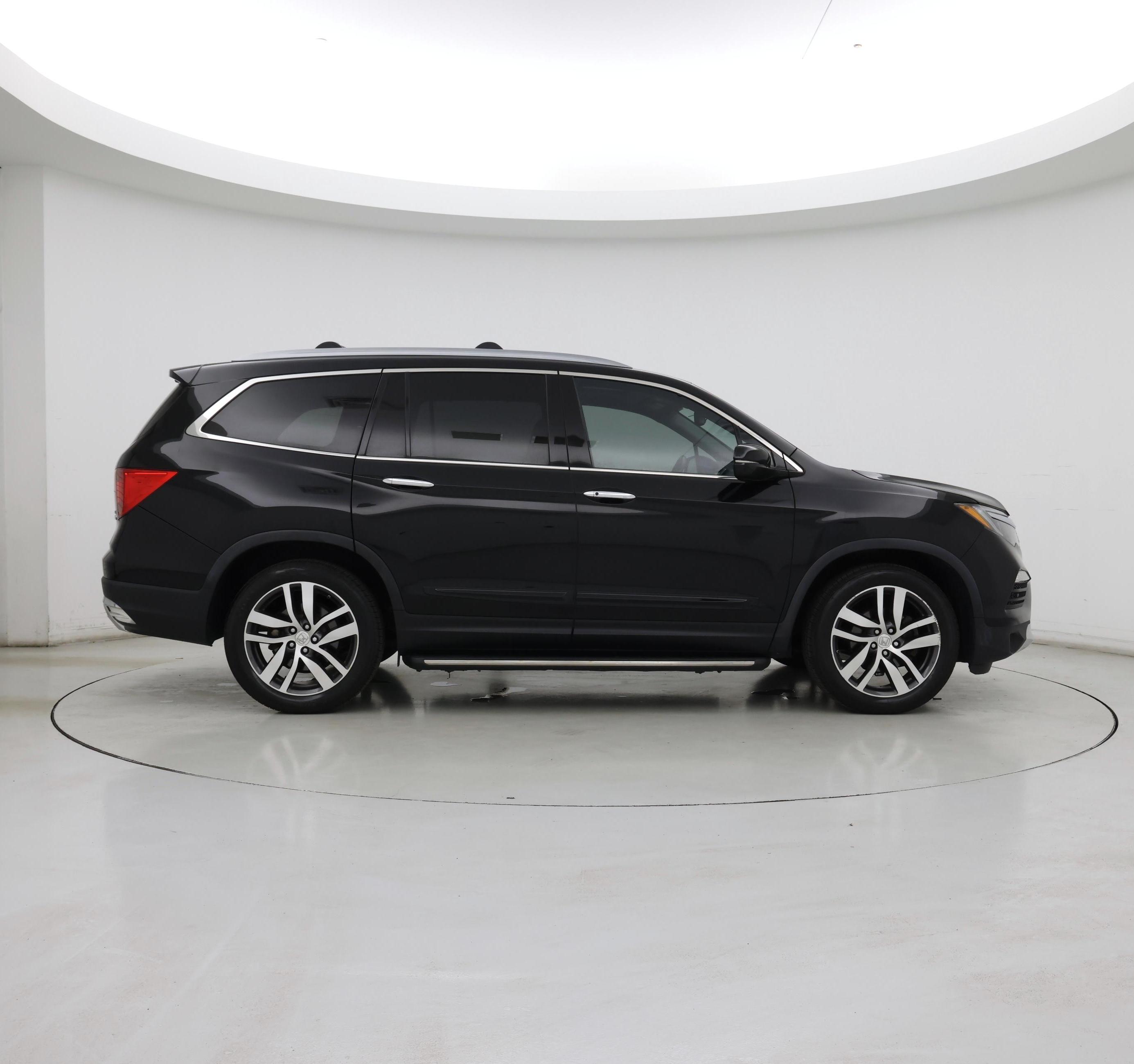 Thumbnail: 2017 Honda Pilot - 7