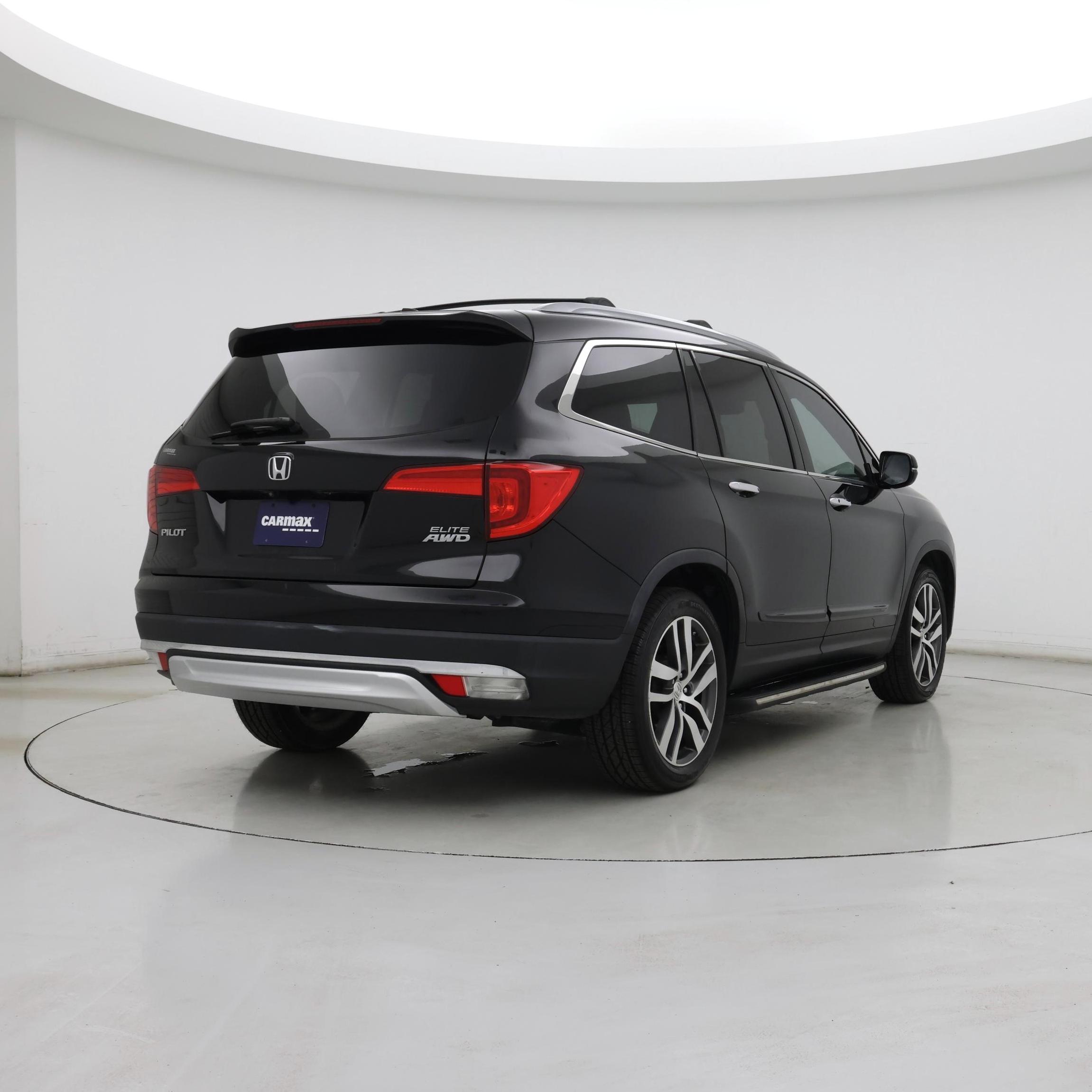 Thumbnail: 2017 Honda Pilot - 8