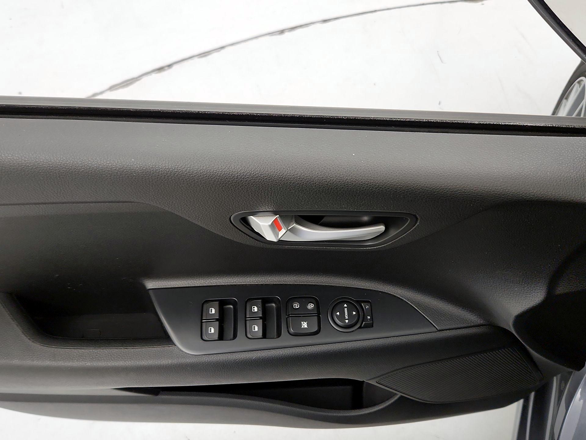 Thumbnail: 2019 Kia Rio - 12