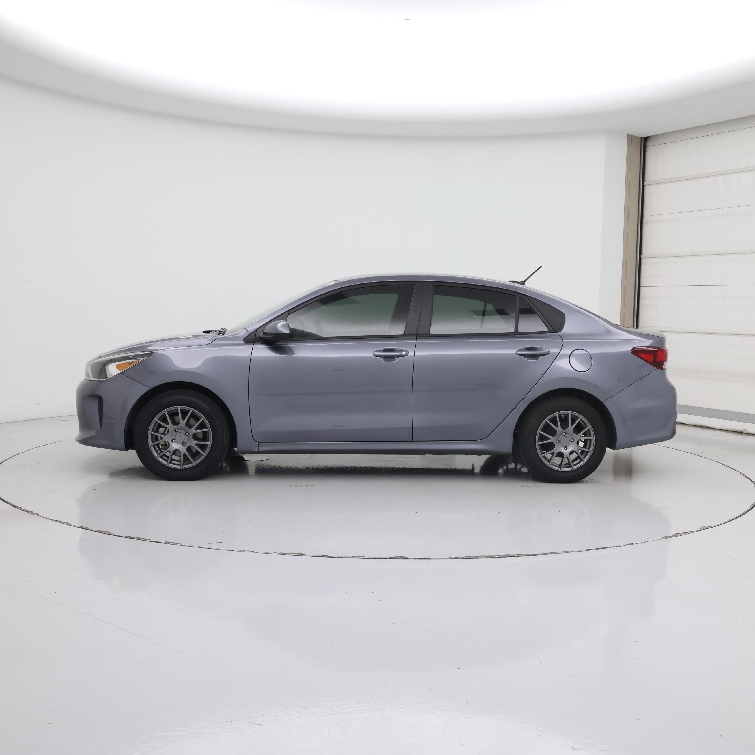 Thumbnail: 2019 Kia Rio - 3