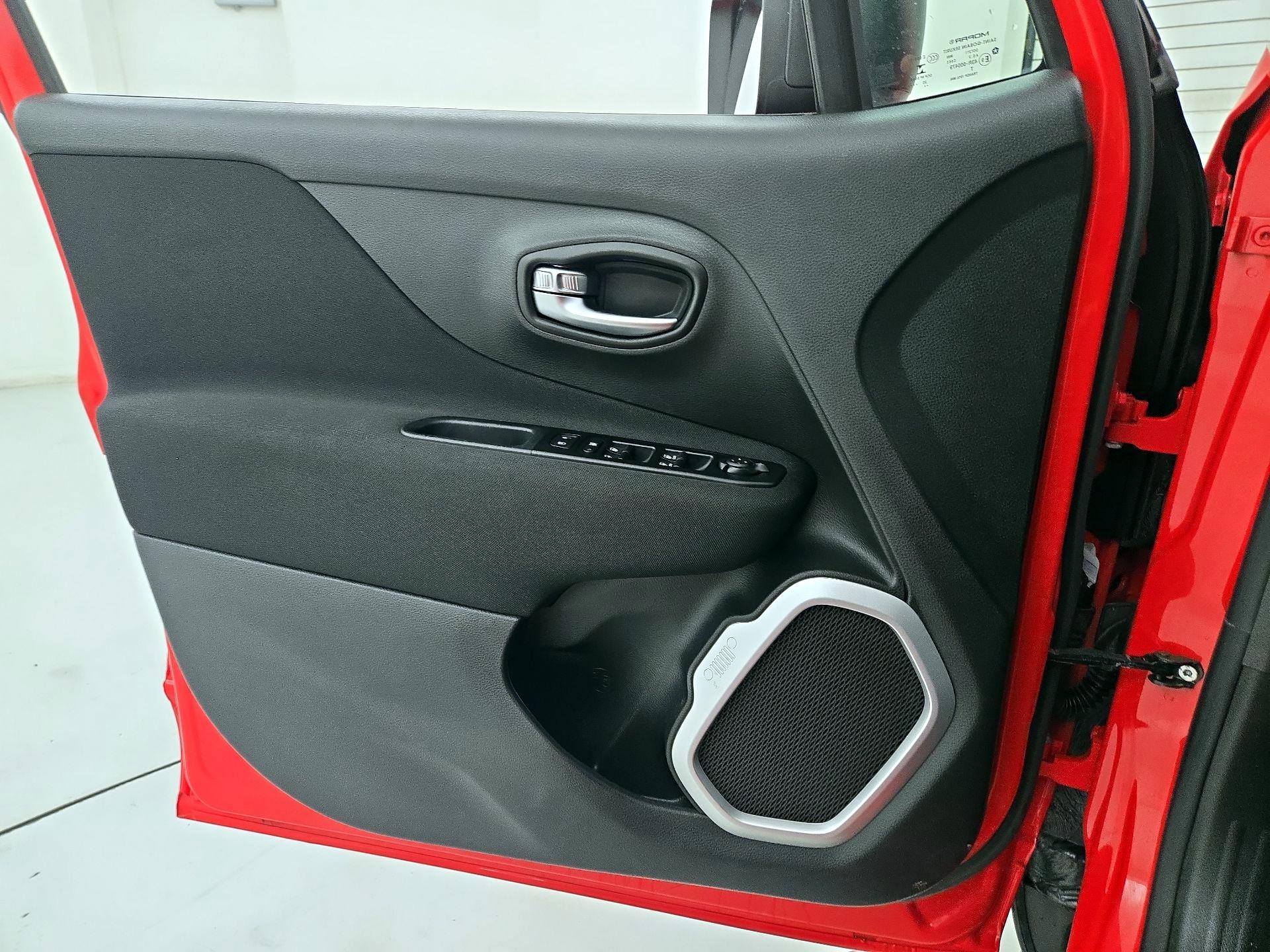 Thumbnail: 2021 Jeep Renegade - 12