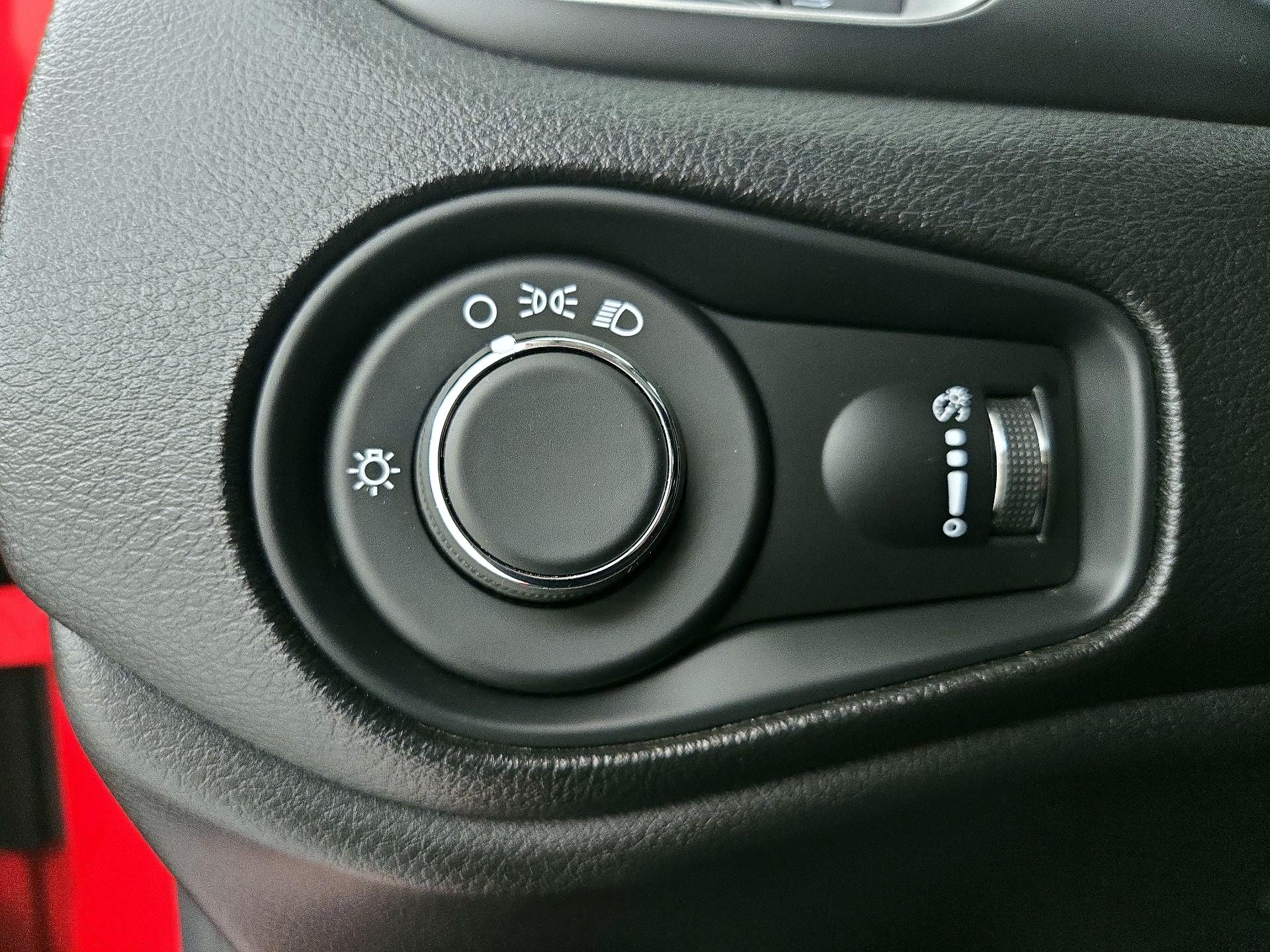 Thumbnail: 2021 Jeep Renegade - 13