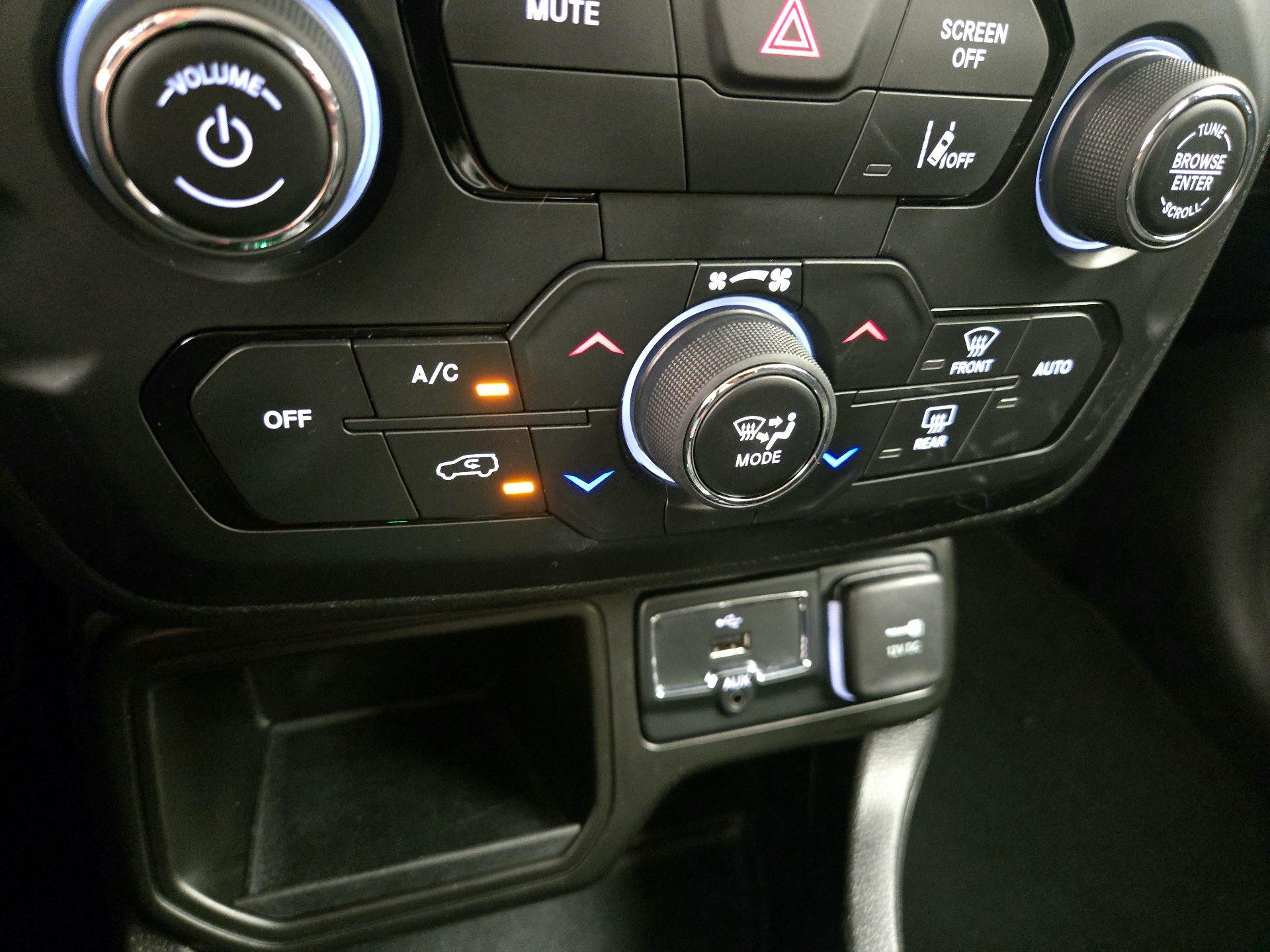 Thumbnail: 2021 Jeep Renegade - 16