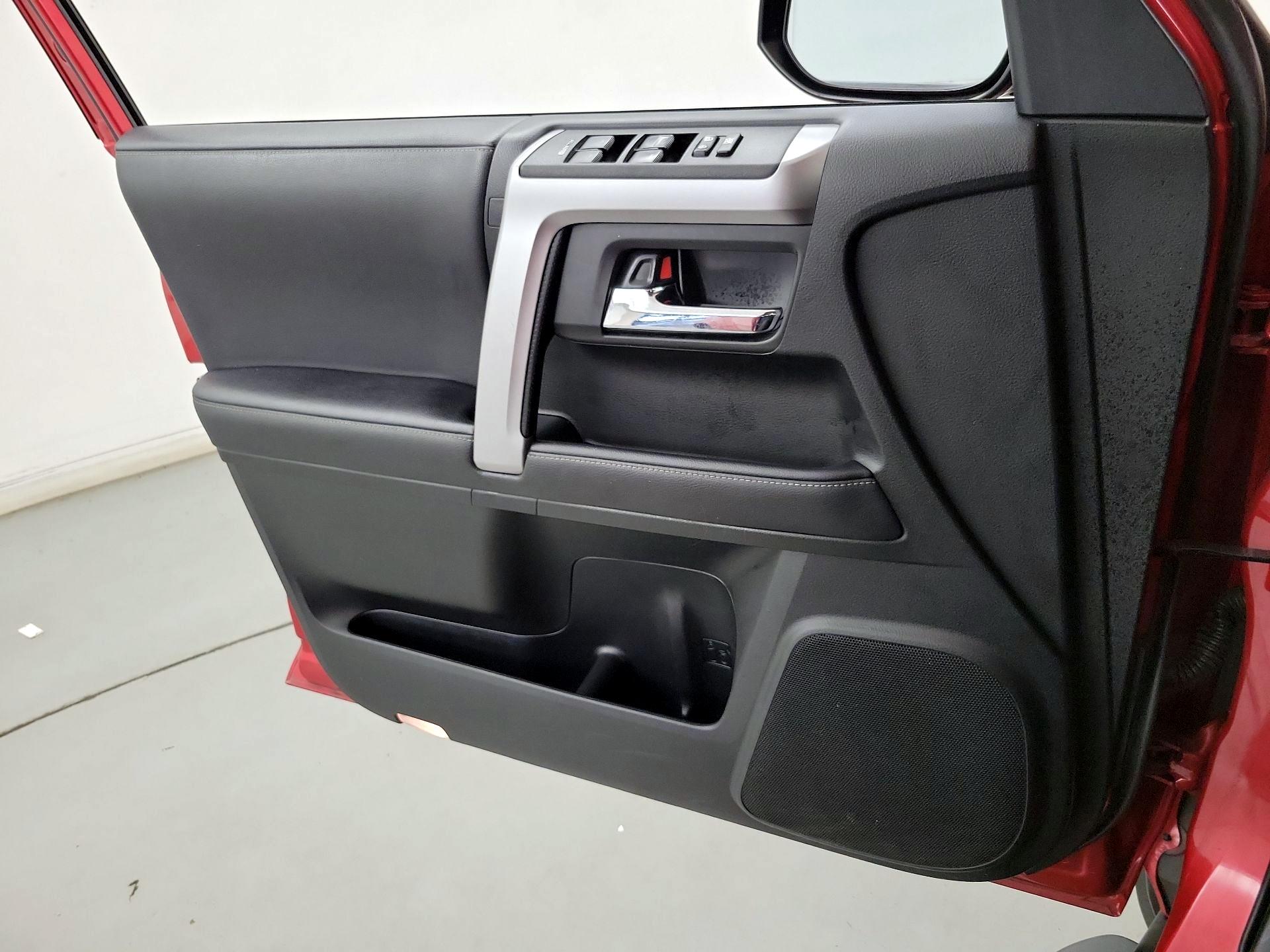 Thumbnail: 2020 Toyota 4Runner - 12
