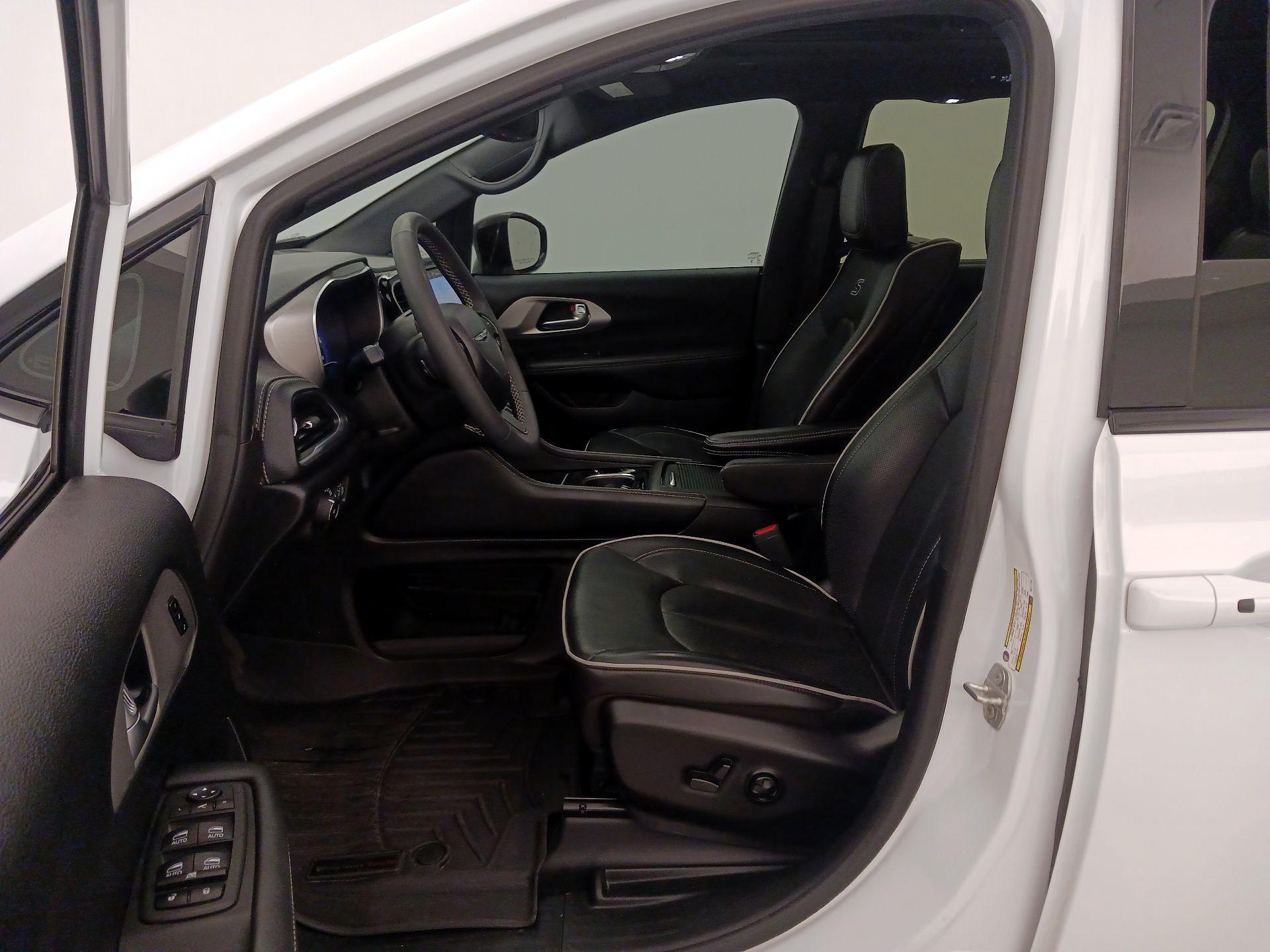 Thumbnail: 2024 Chrysler Pacifica - 11
