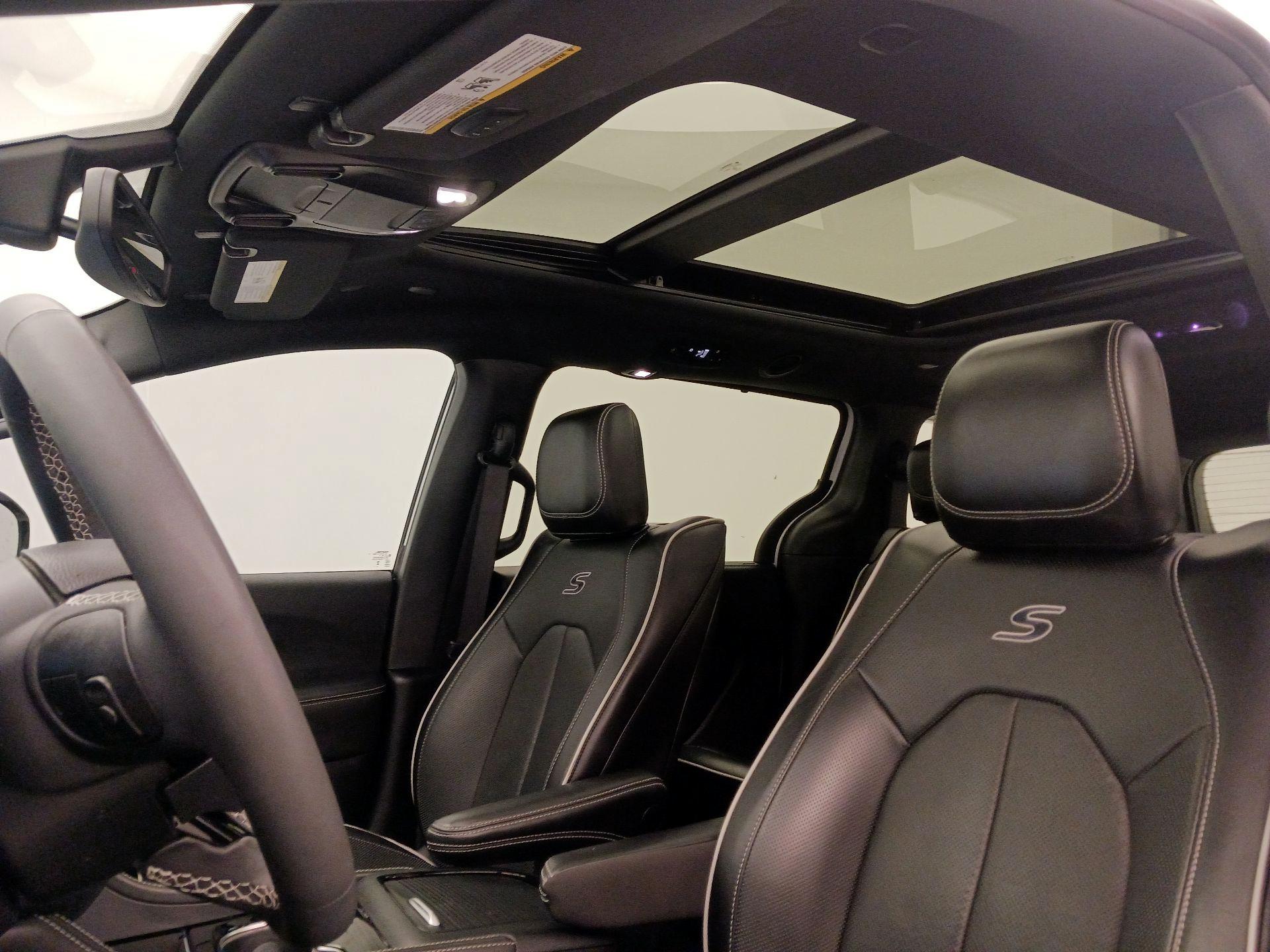 Thumbnail: 2024 Chrysler Pacifica - 20