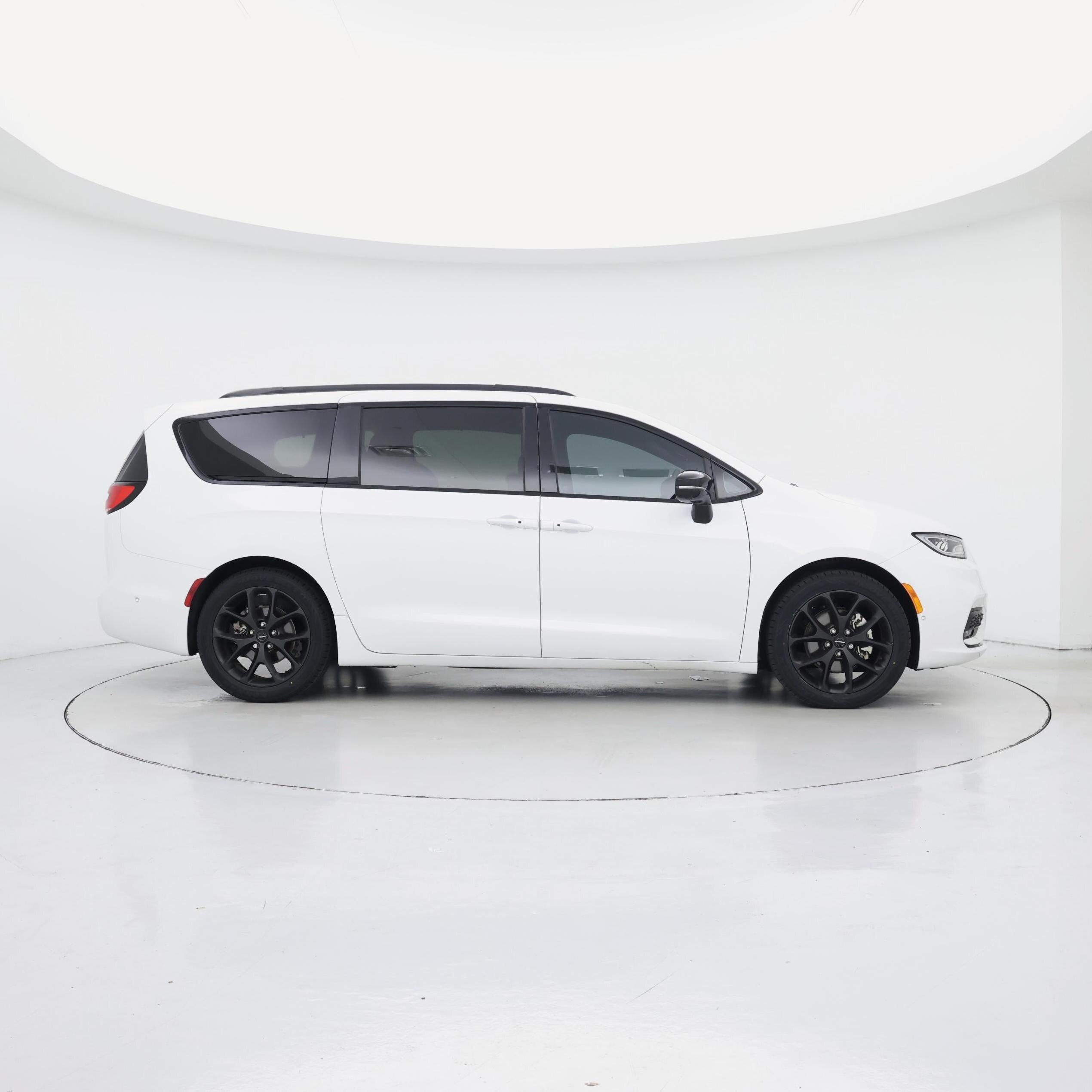Thumbnail: 2024 Chrysler Pacifica - 7