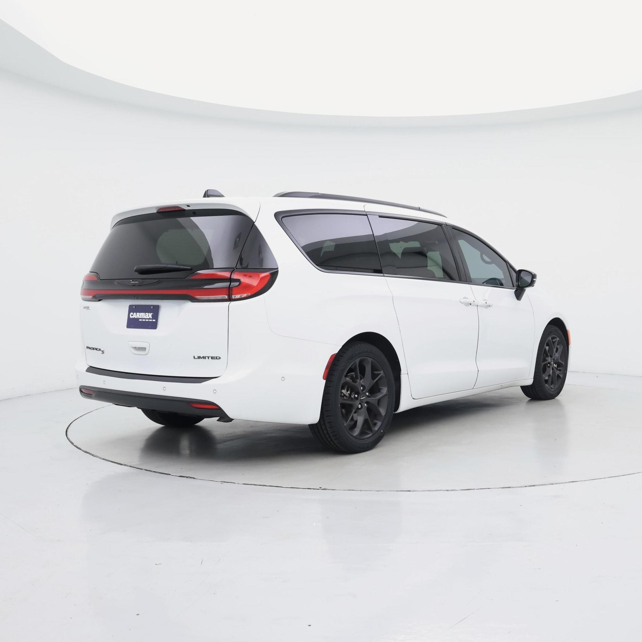 Thumbnail: 2024 Chrysler Pacifica - 8