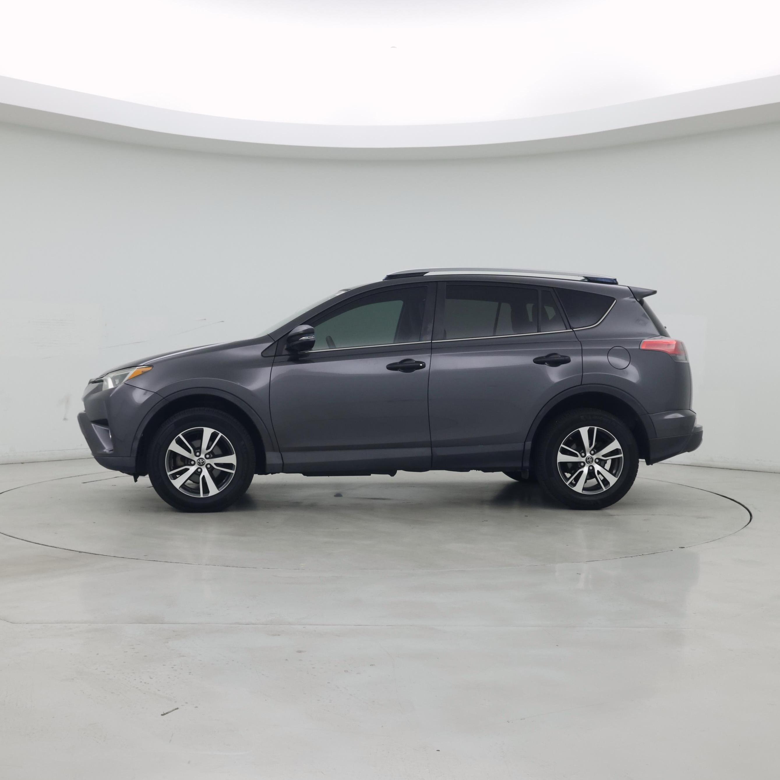 Thumbnail: 2017 Toyota RAV4 - 3