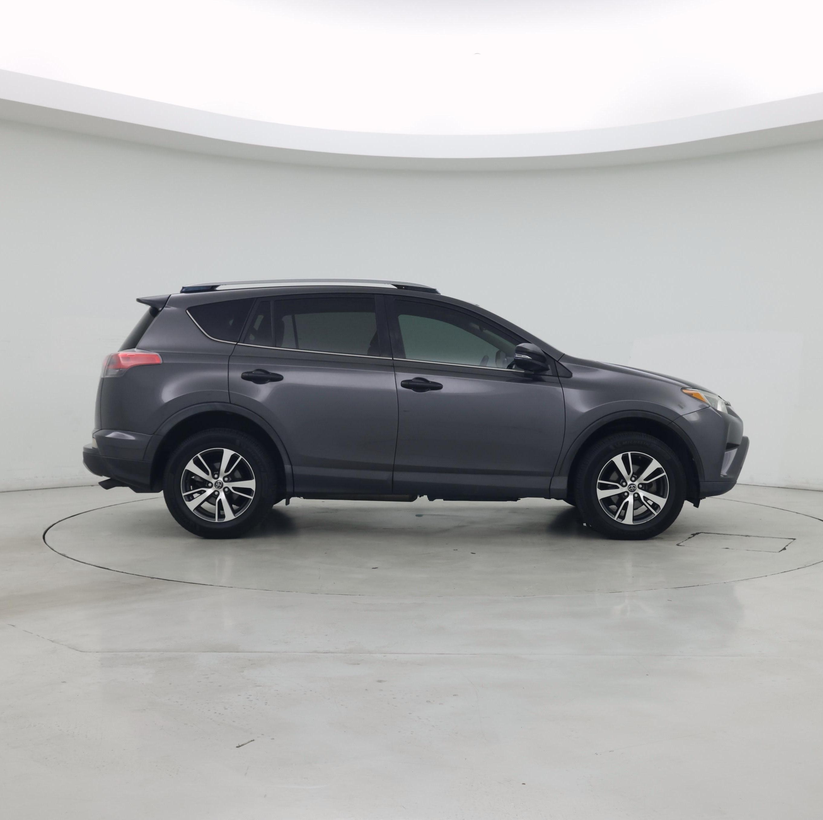 Thumbnail: 2017 Toyota RAV4 - 7