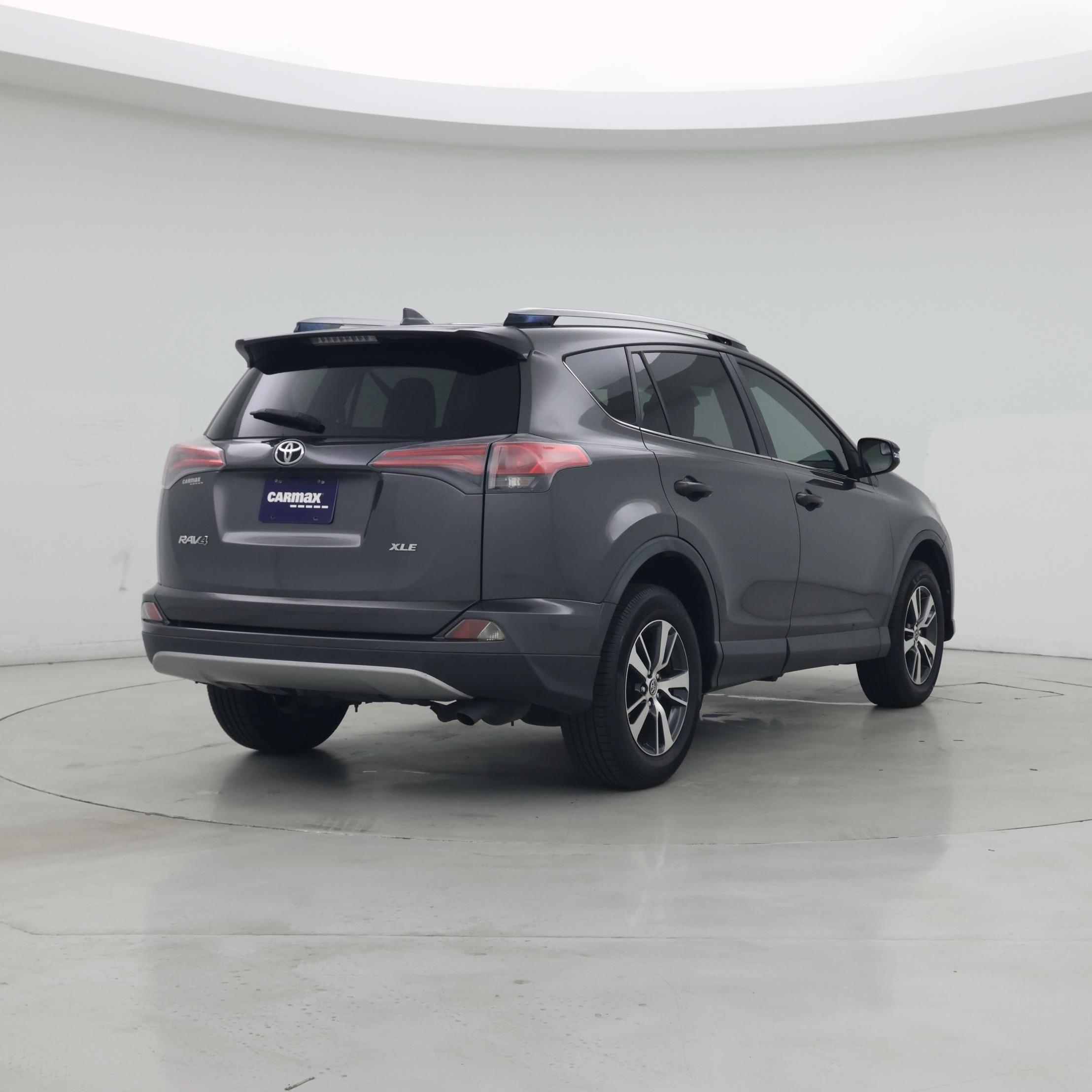 Thumbnail: 2017 Toyota RAV4 - 8