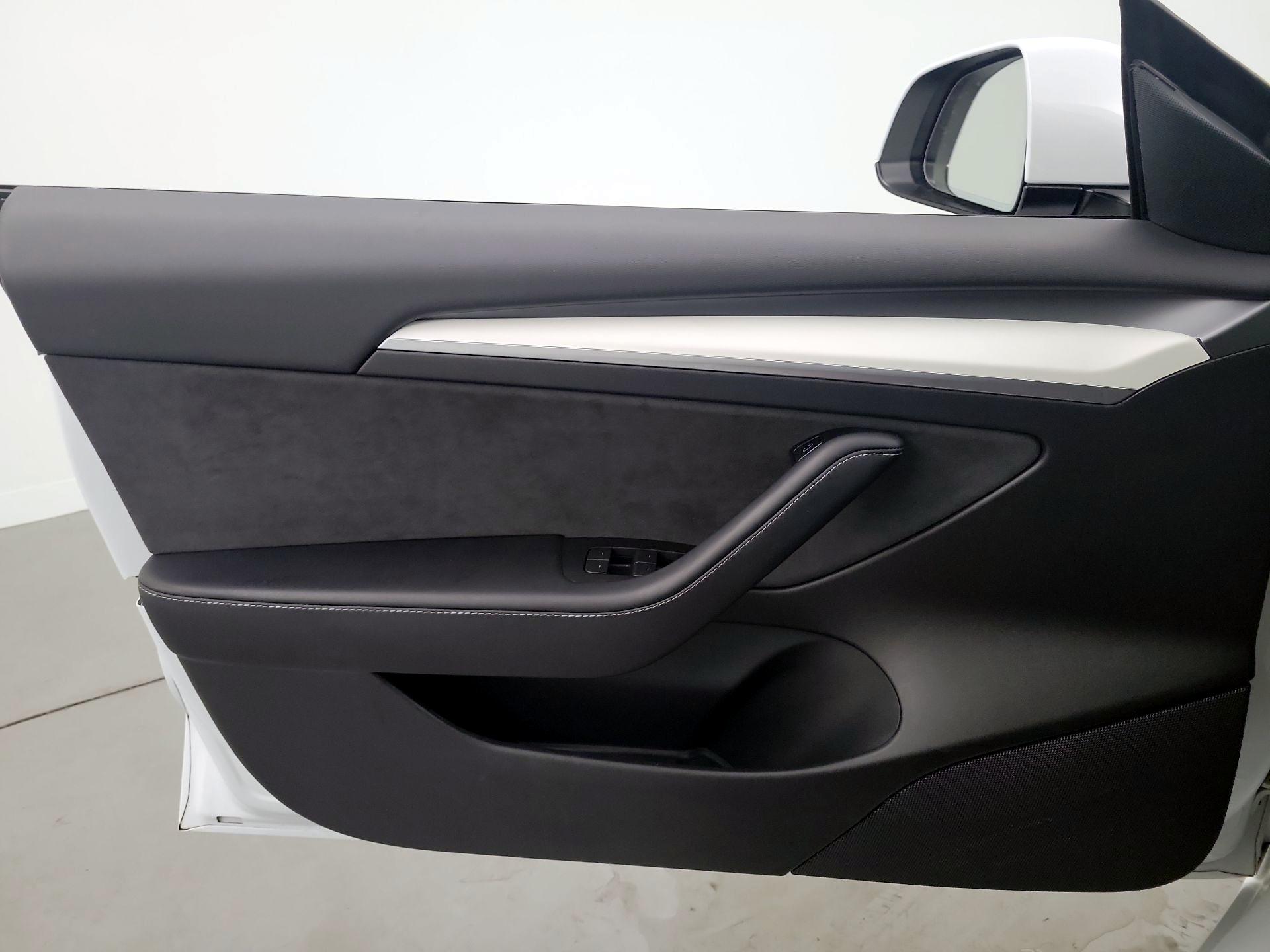 Thumbnail: 2021 Tesla Model 3 - 12