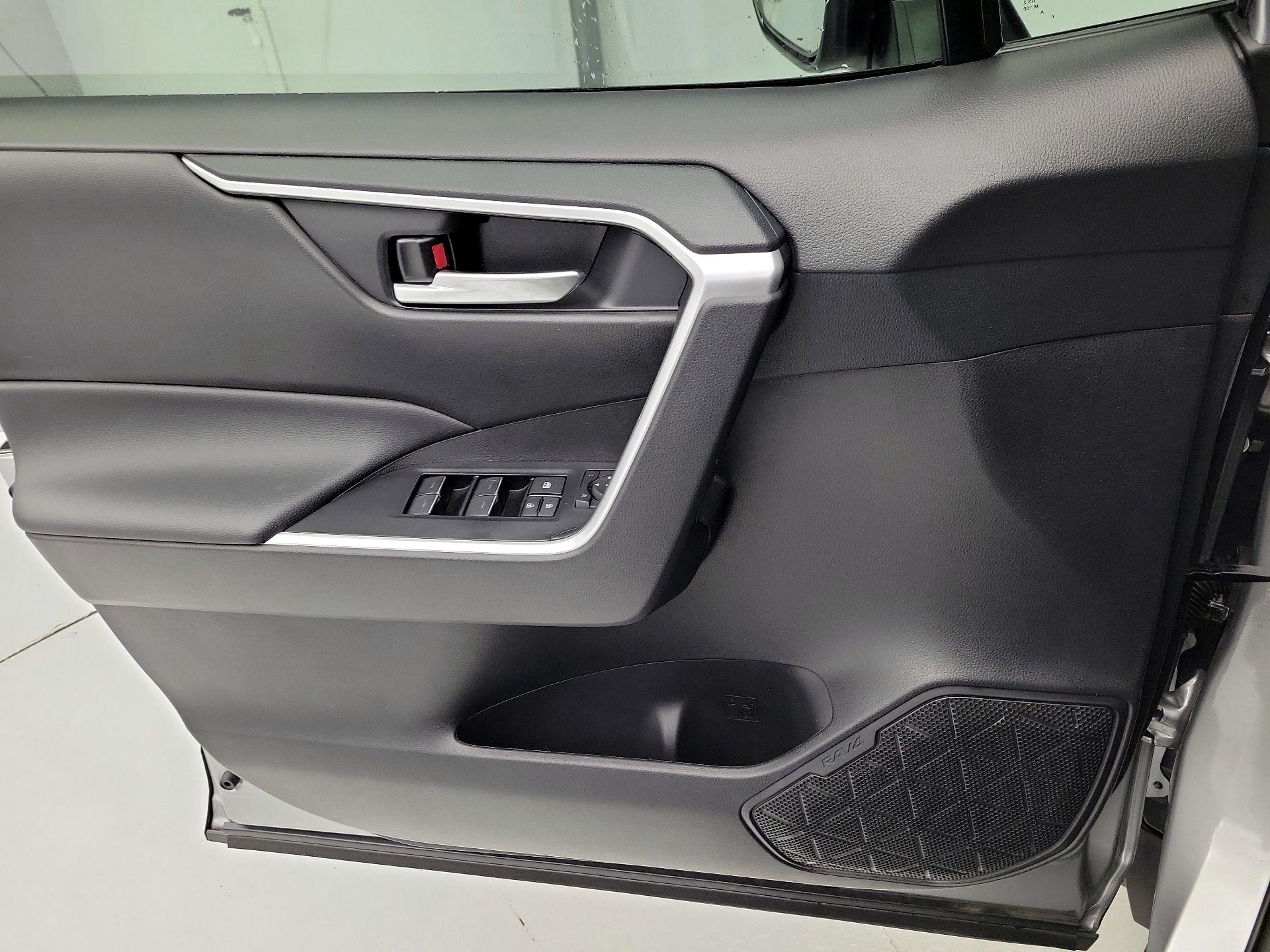 Thumbnail: 2025 Toyota RAV4 - 12