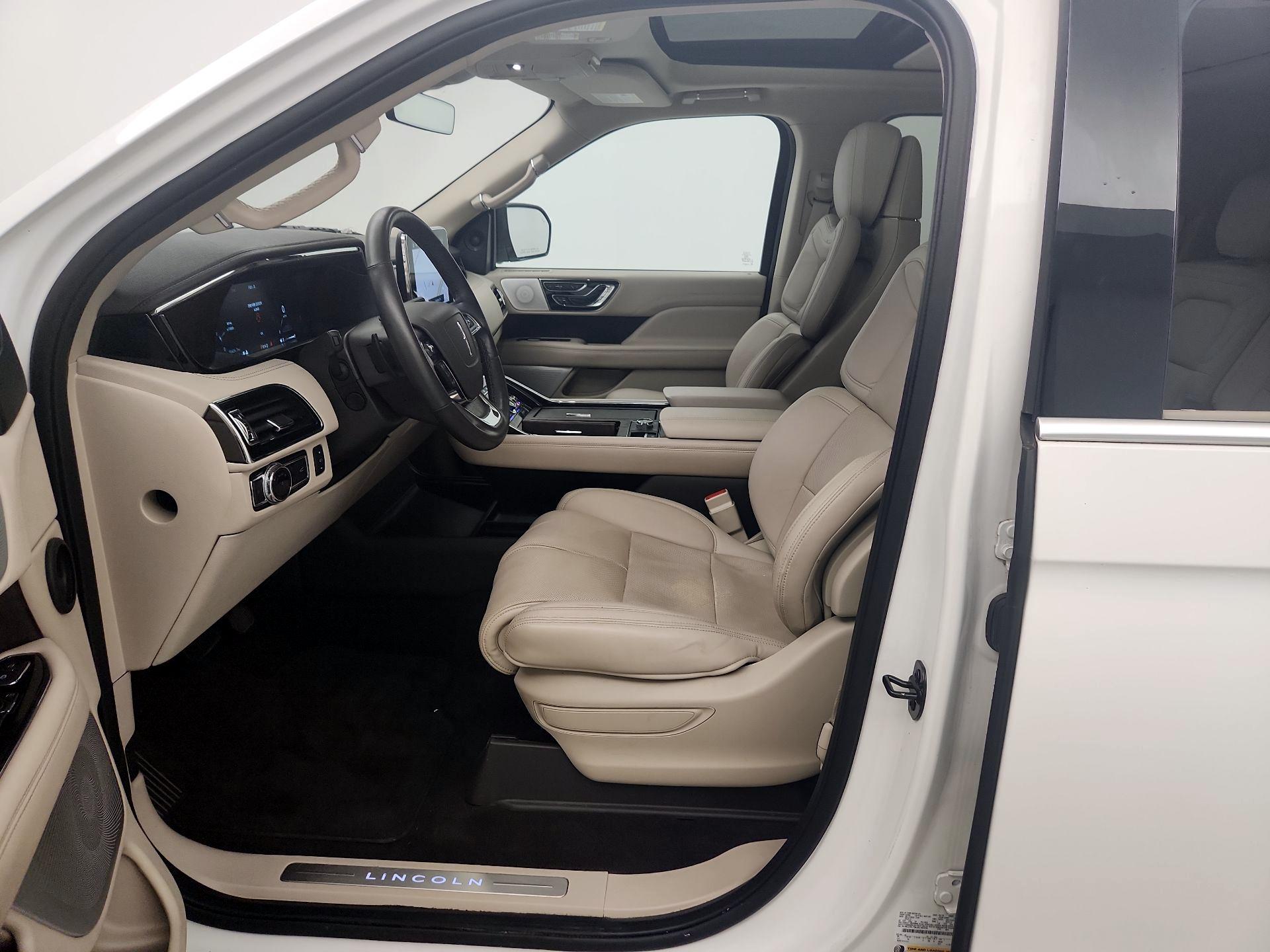 Thumbnail: 2020 Lincoln Navigator L - 11