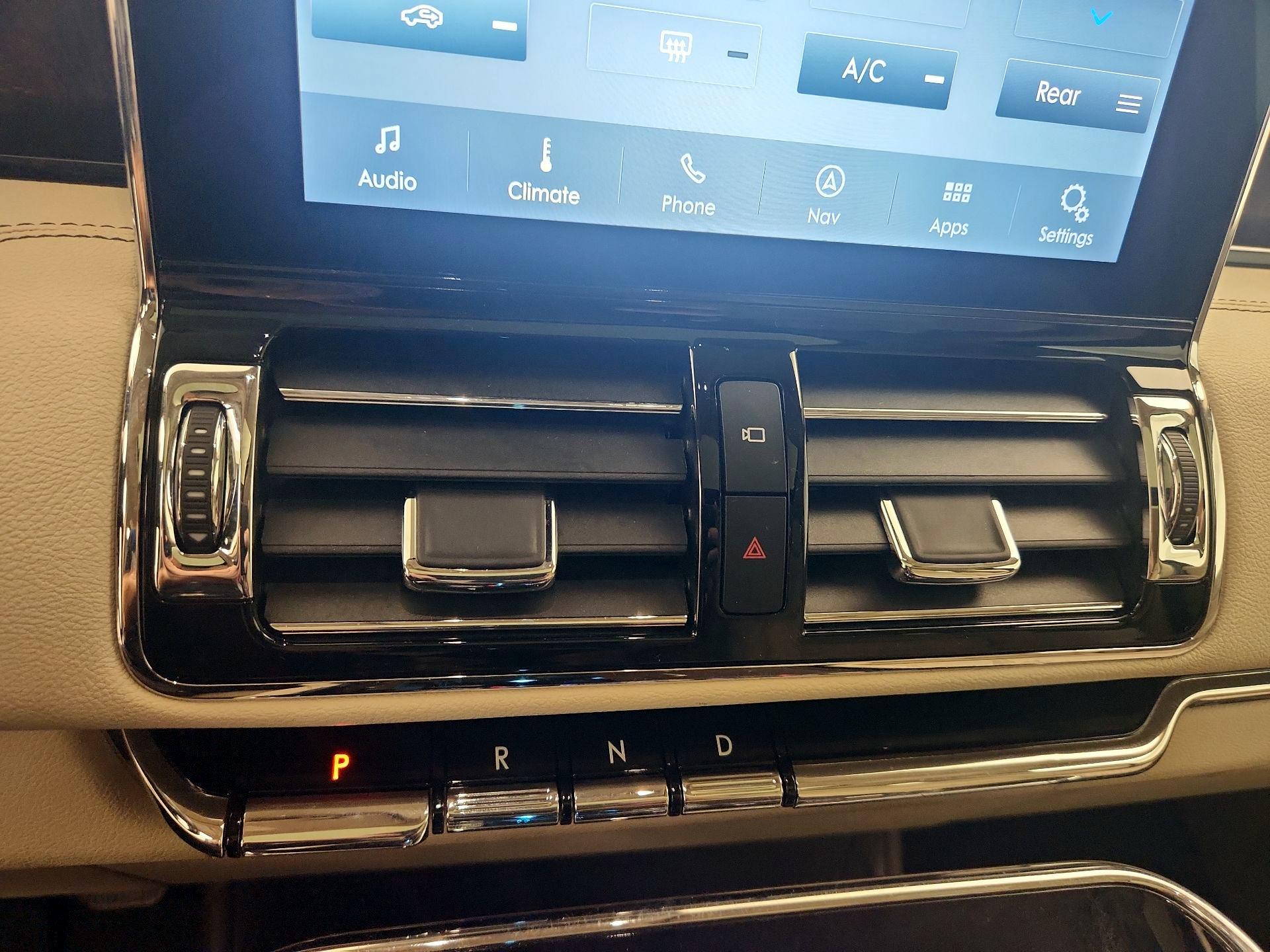 Thumbnail: 2020 Lincoln Navigator L - 18