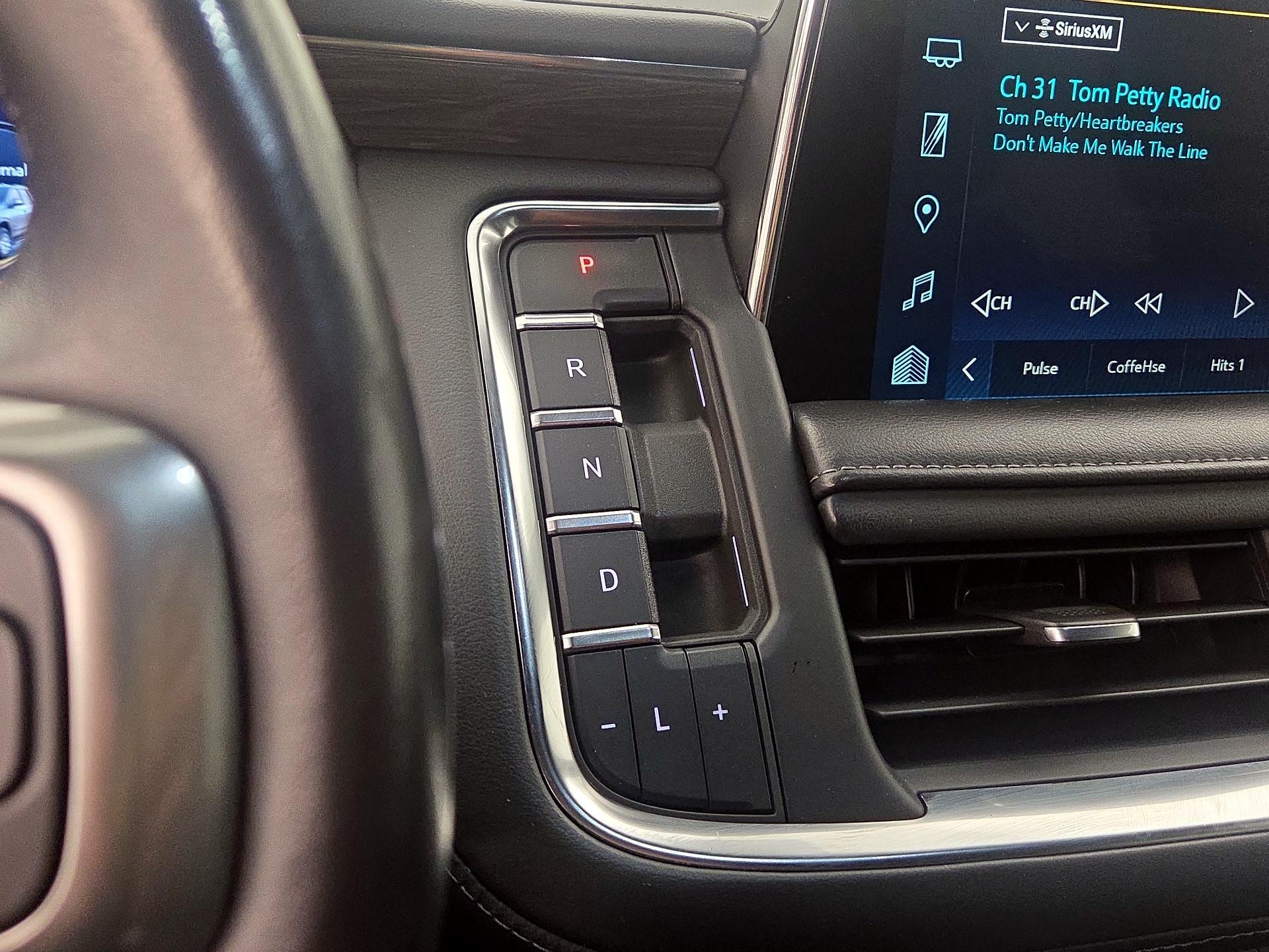Thumbnail: 2022 Chevrolet Suburban - 17