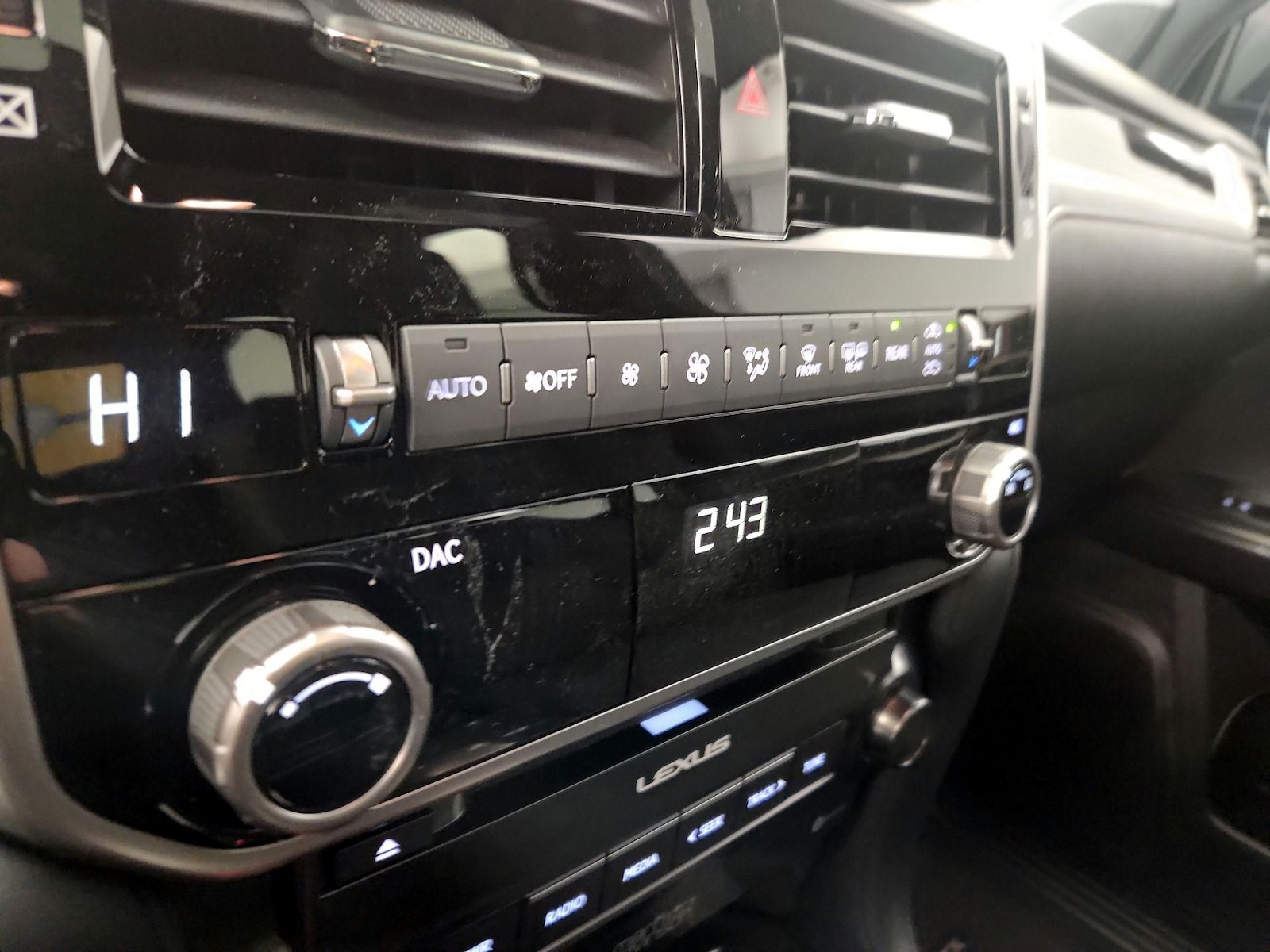 2023 Lexus GX PREMIUM - Photo 18