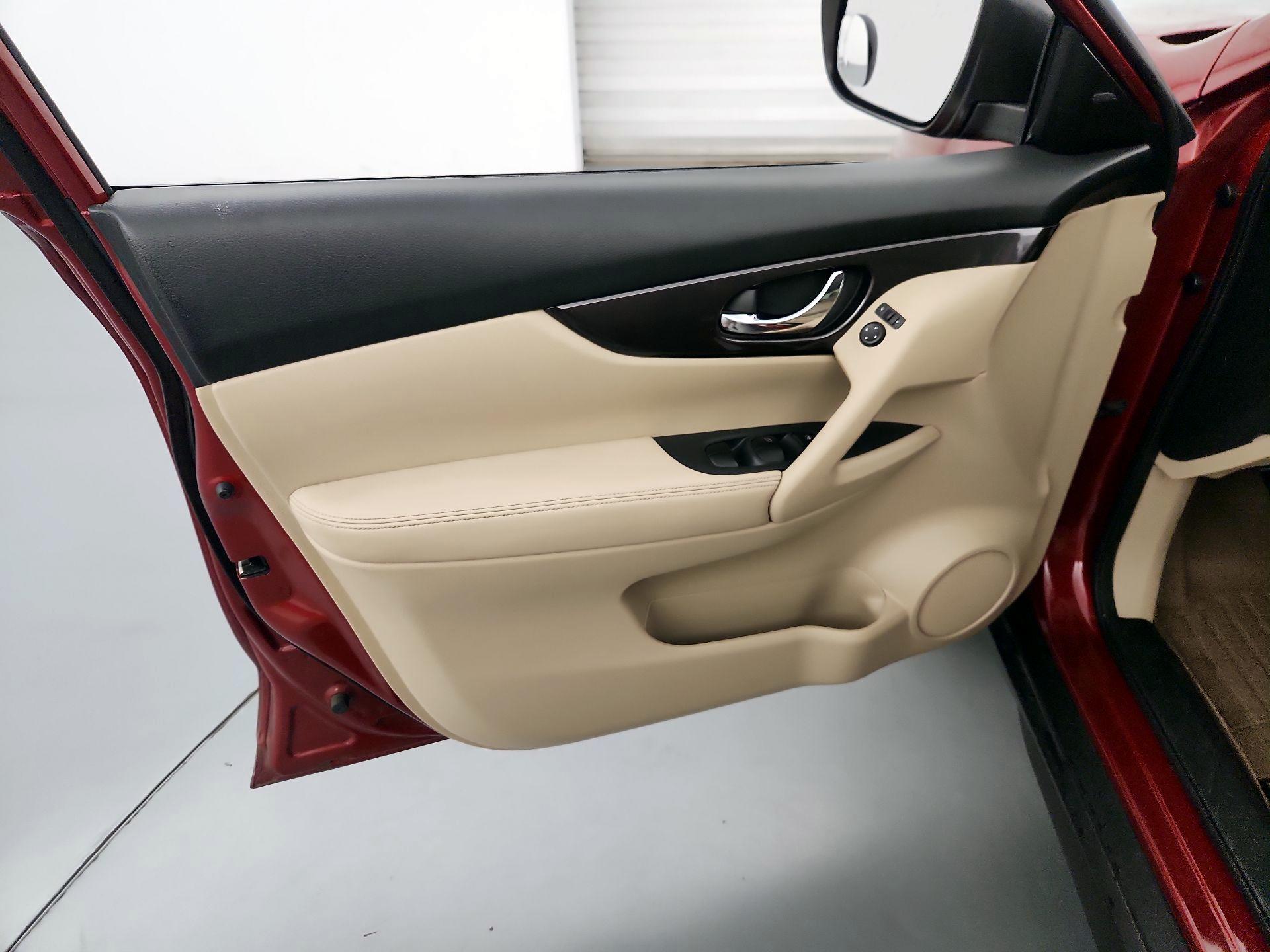Thumbnail: 2019 Nissan Rogue - 12