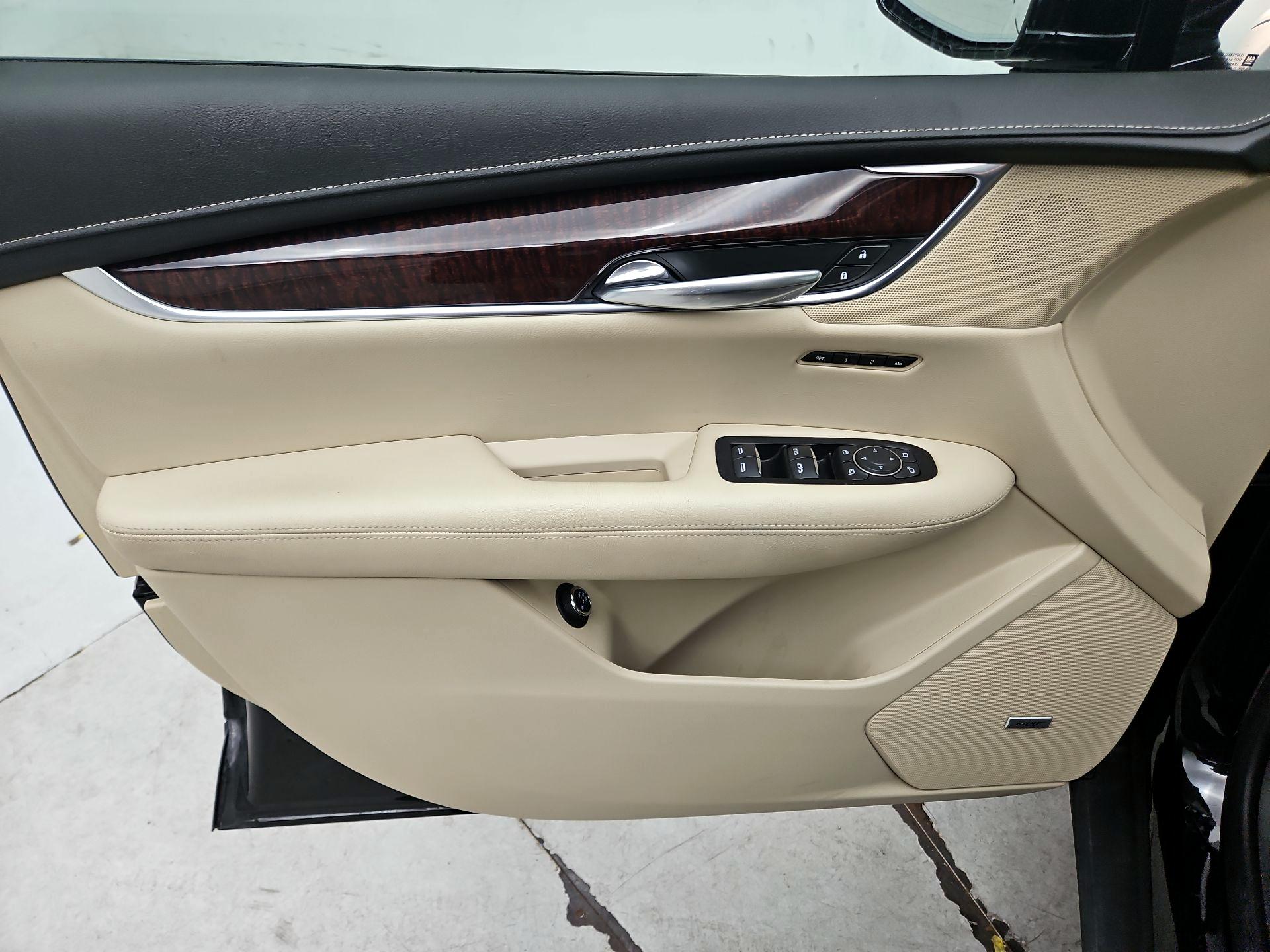 Thumbnail: 2018 Cadillac XT5 - 12